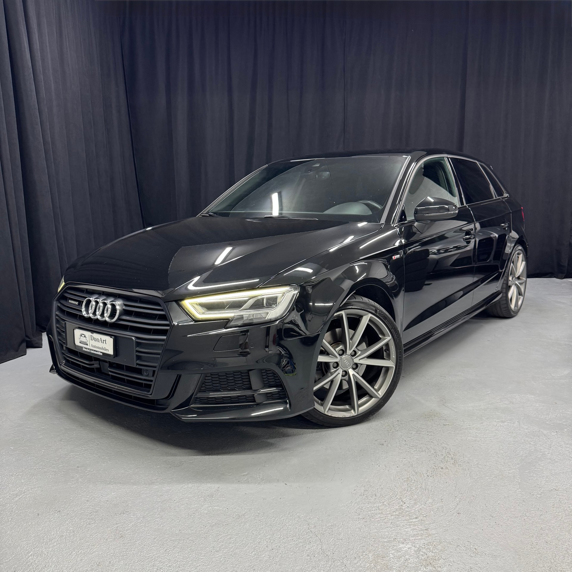 AUDI A3 Sportback S-Line 2.0 TDI Design S-tronic quattro-image-1