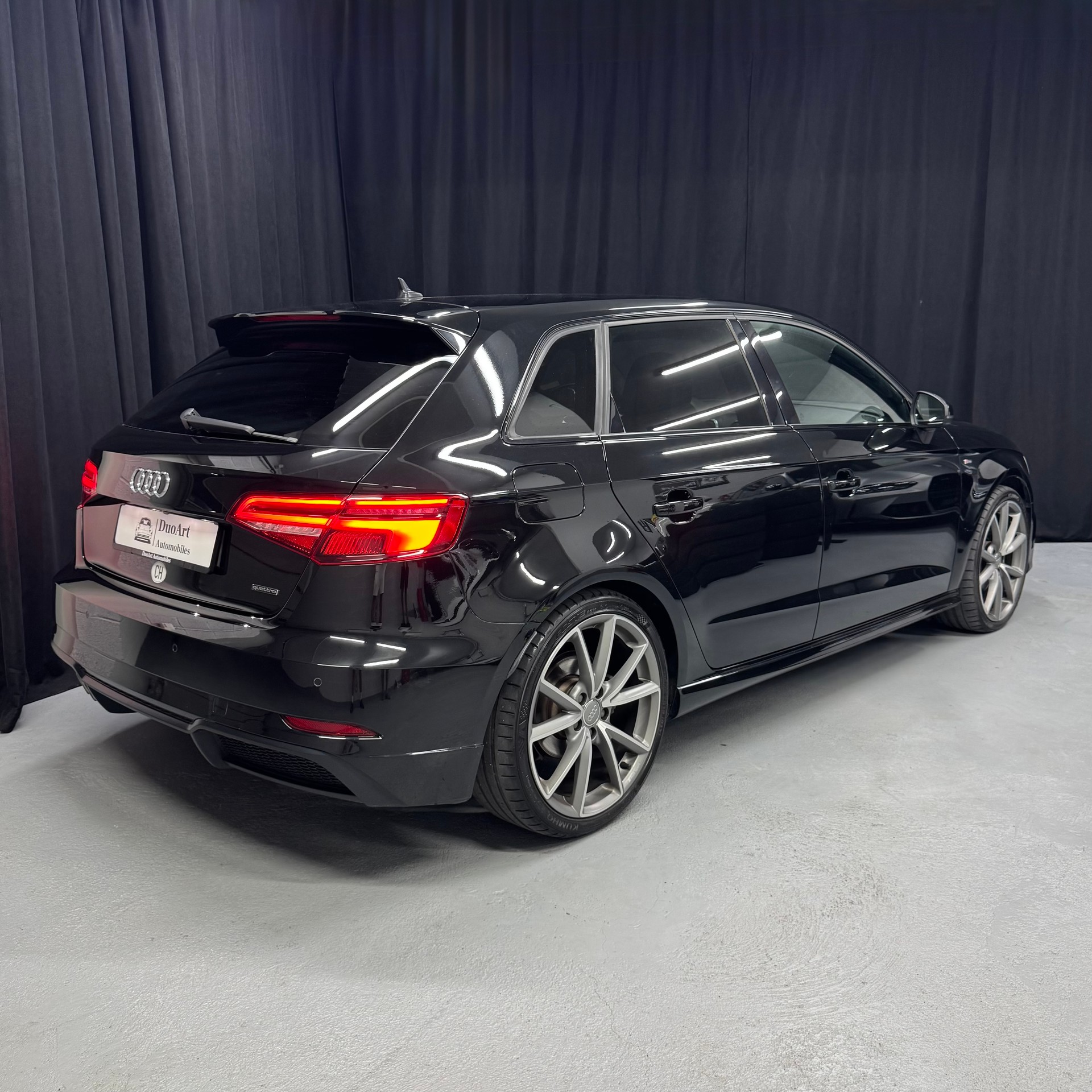 AUDI A3 Sportback S-Line 2.0 TDI Design S-tronic quattro-image-6
