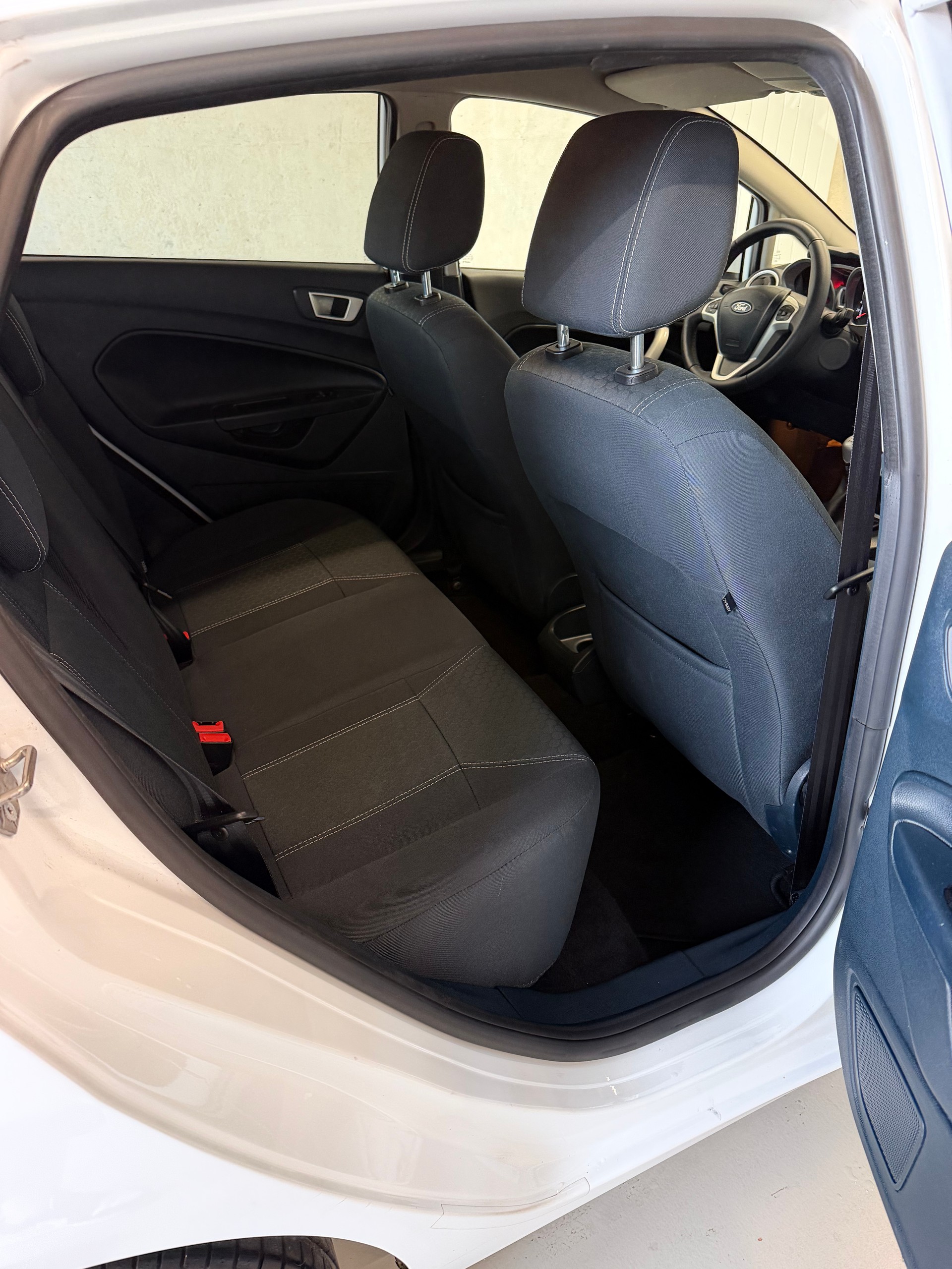 FORD Fiesta 1.4 16V Titanium-image-5