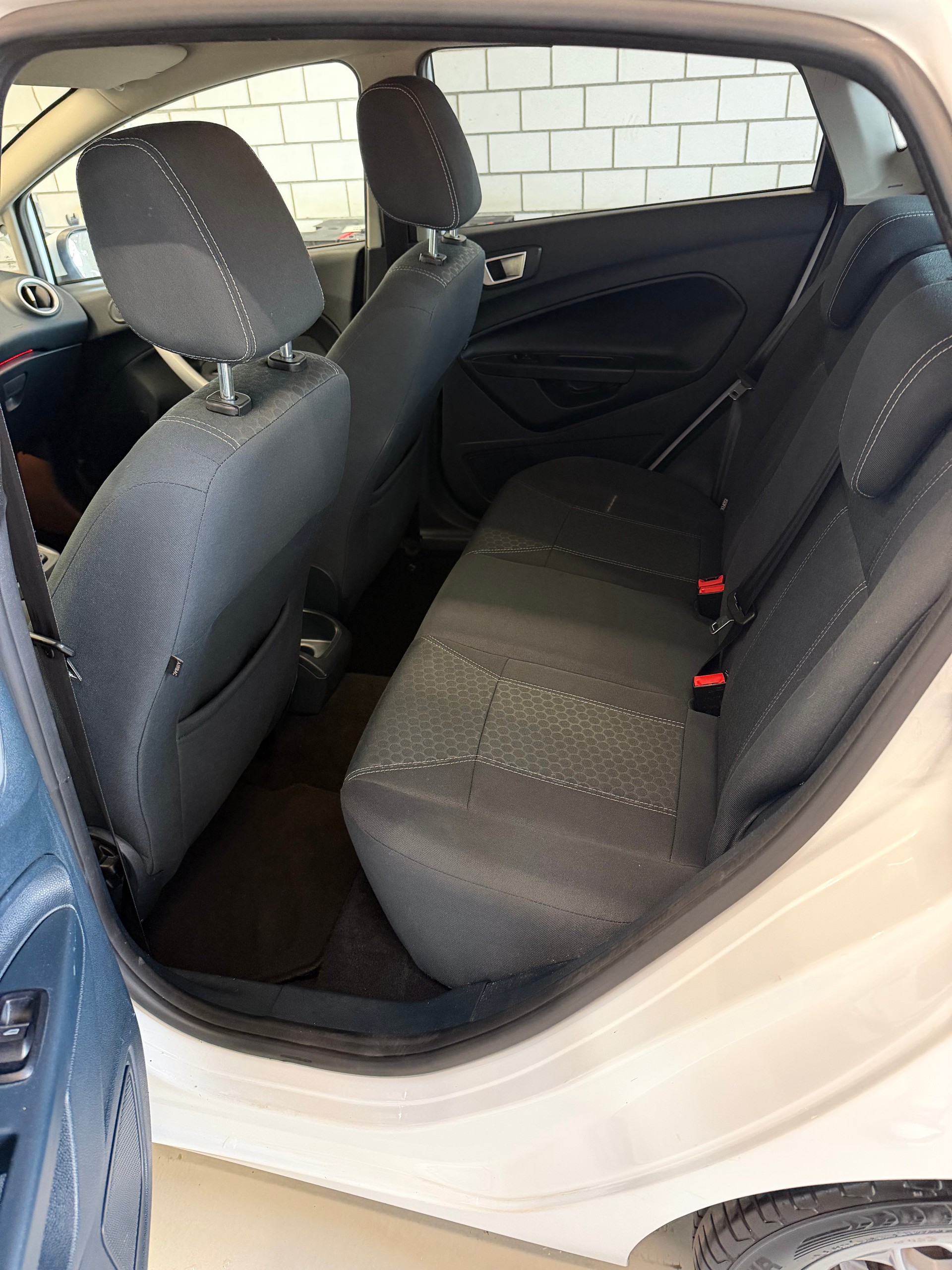FORD Fiesta 1.4 16V Titanium-image-4