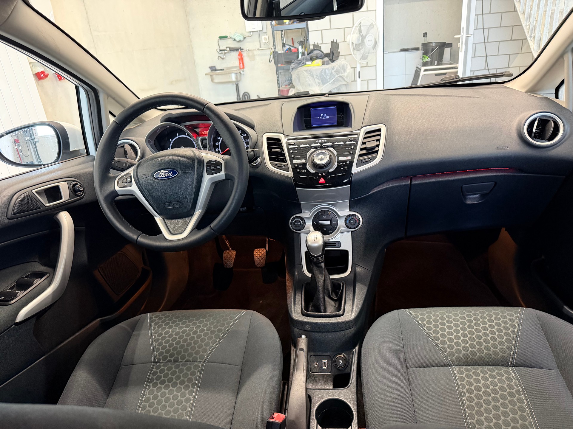 FORD Fiesta 1.4 16V Titanium-image-6