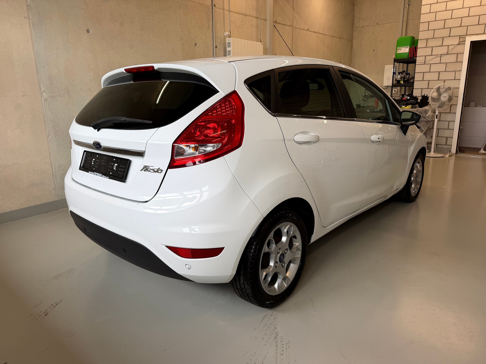 FORD Fiesta 1.4 16V Titanium-image-2