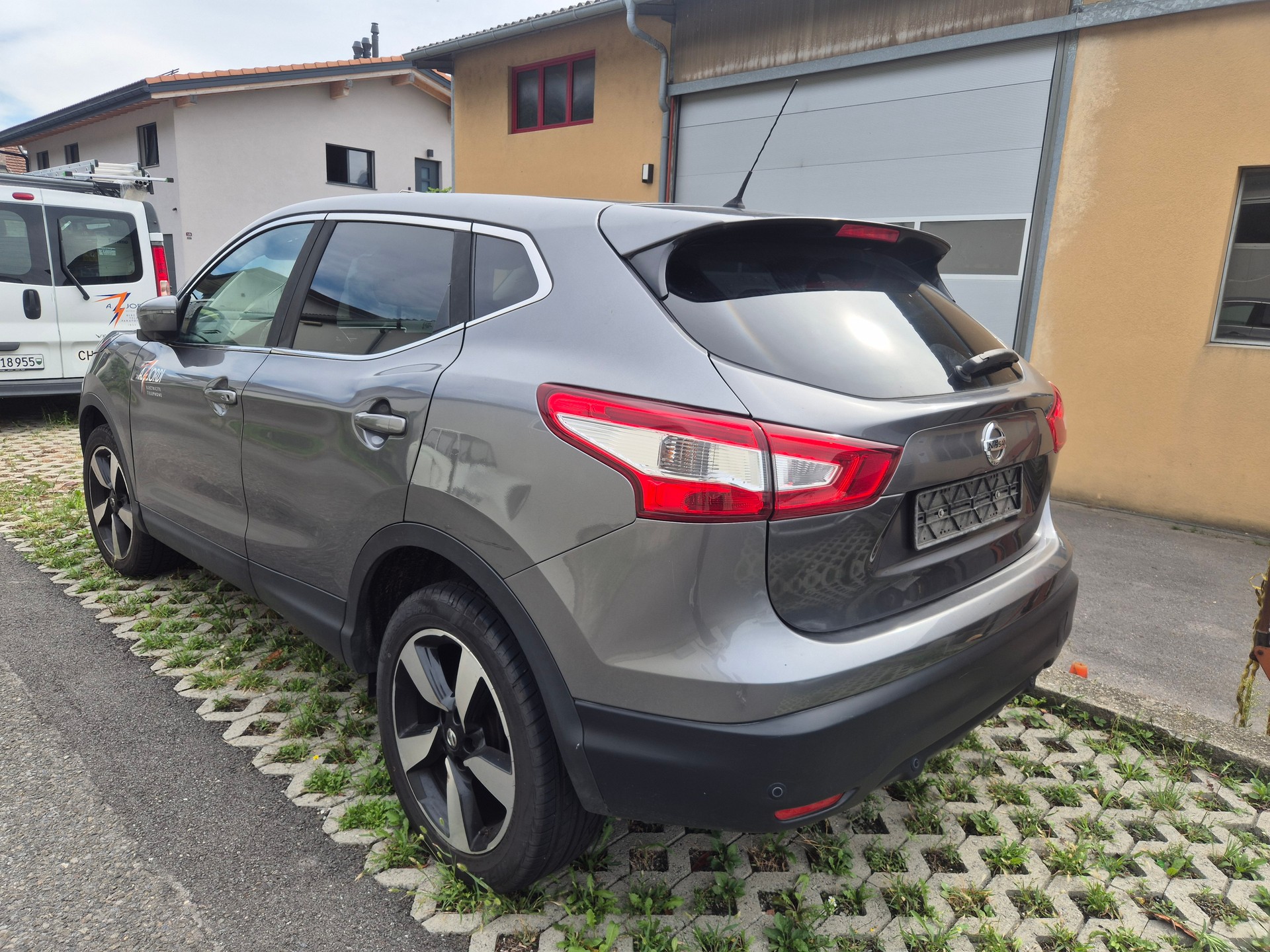 NISSAN Qashqai 1.6 DIG-T N-Connecta-image-3