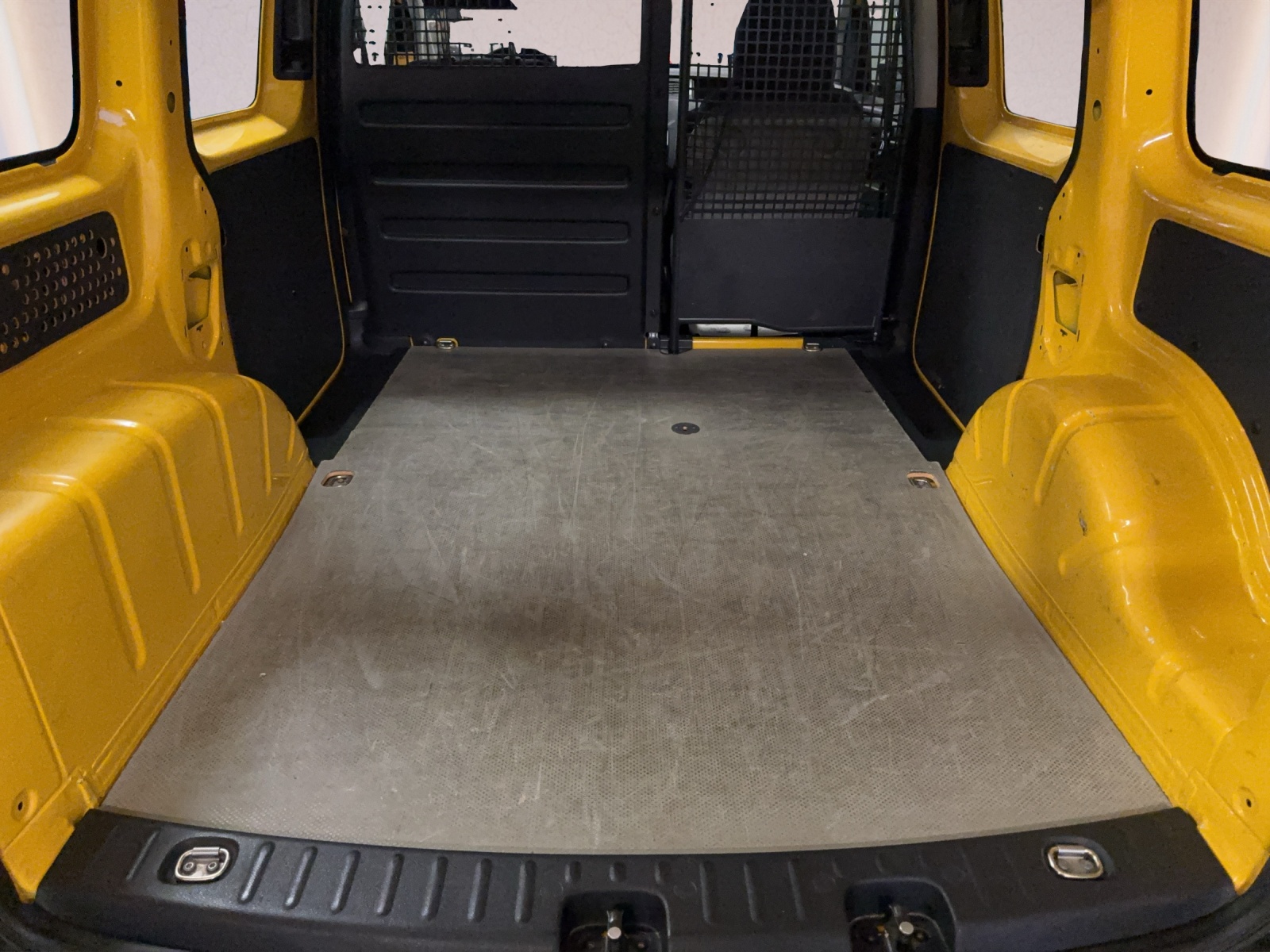 VW Caddy 2.0TDI 4Motion BlueMotion Technology-image-10