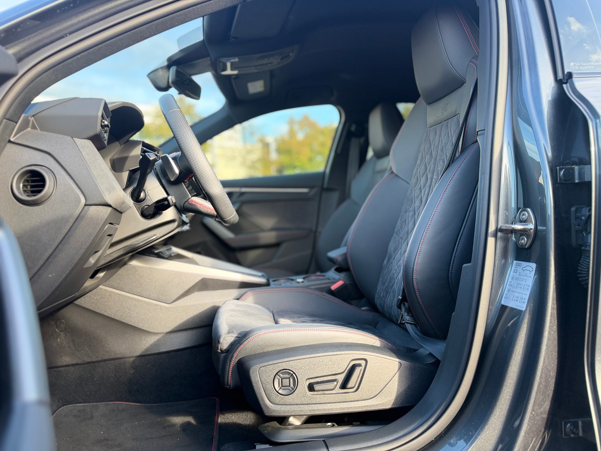 AUDI S3 Sportback TFSI quattro S-tronic-image-12
