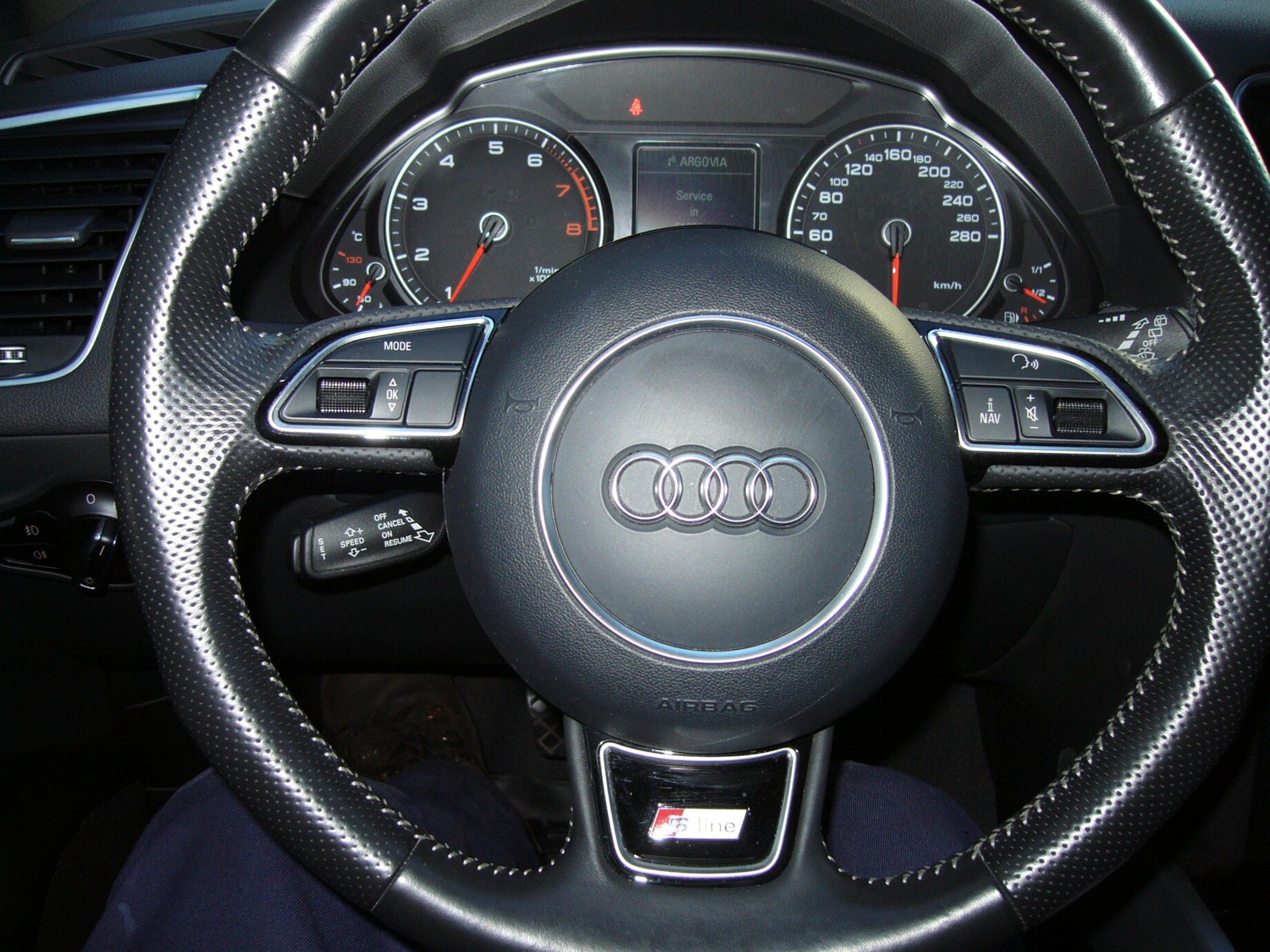 AUDI Q5 2.0 TFSI quattro-image-7