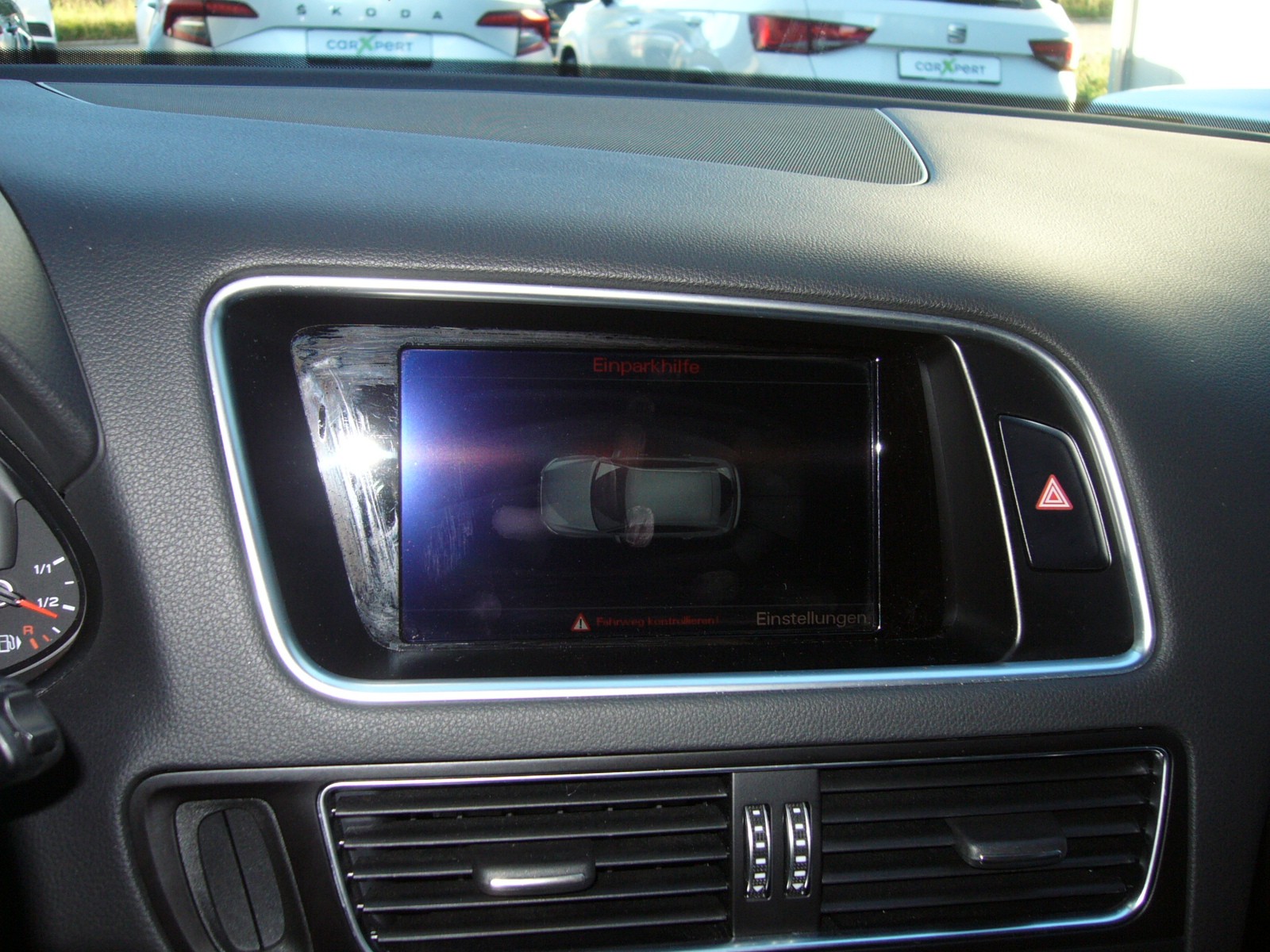 AUDI Q5 2.0 TFSI quattro-image-8