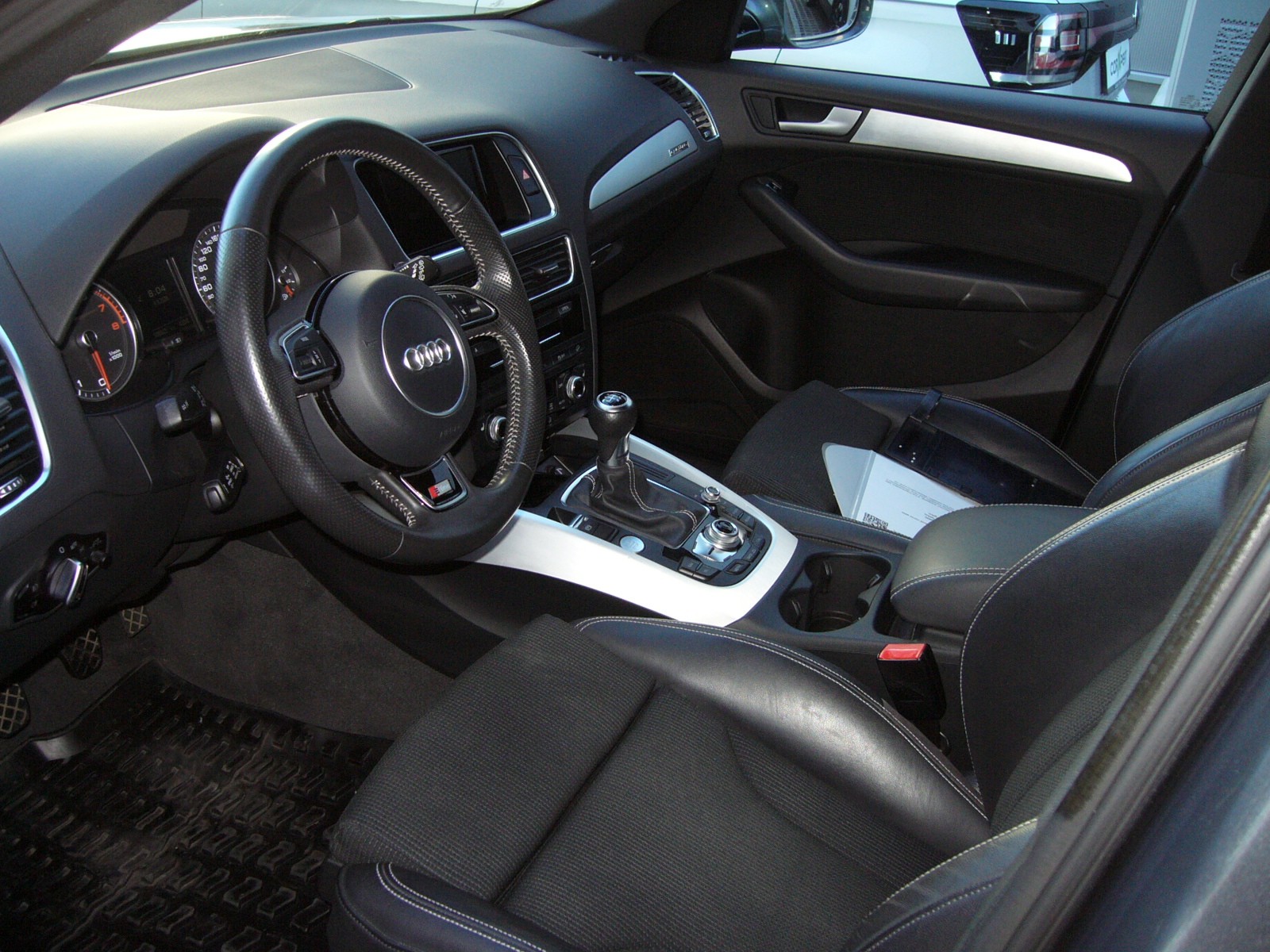 AUDI Q5 2.0 TFSI quattro-image-4