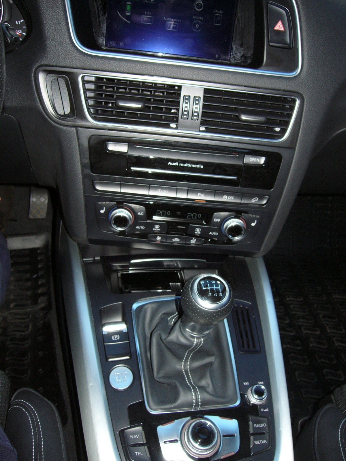 AUDI Q5 2.0 TFSI quattro-image-6