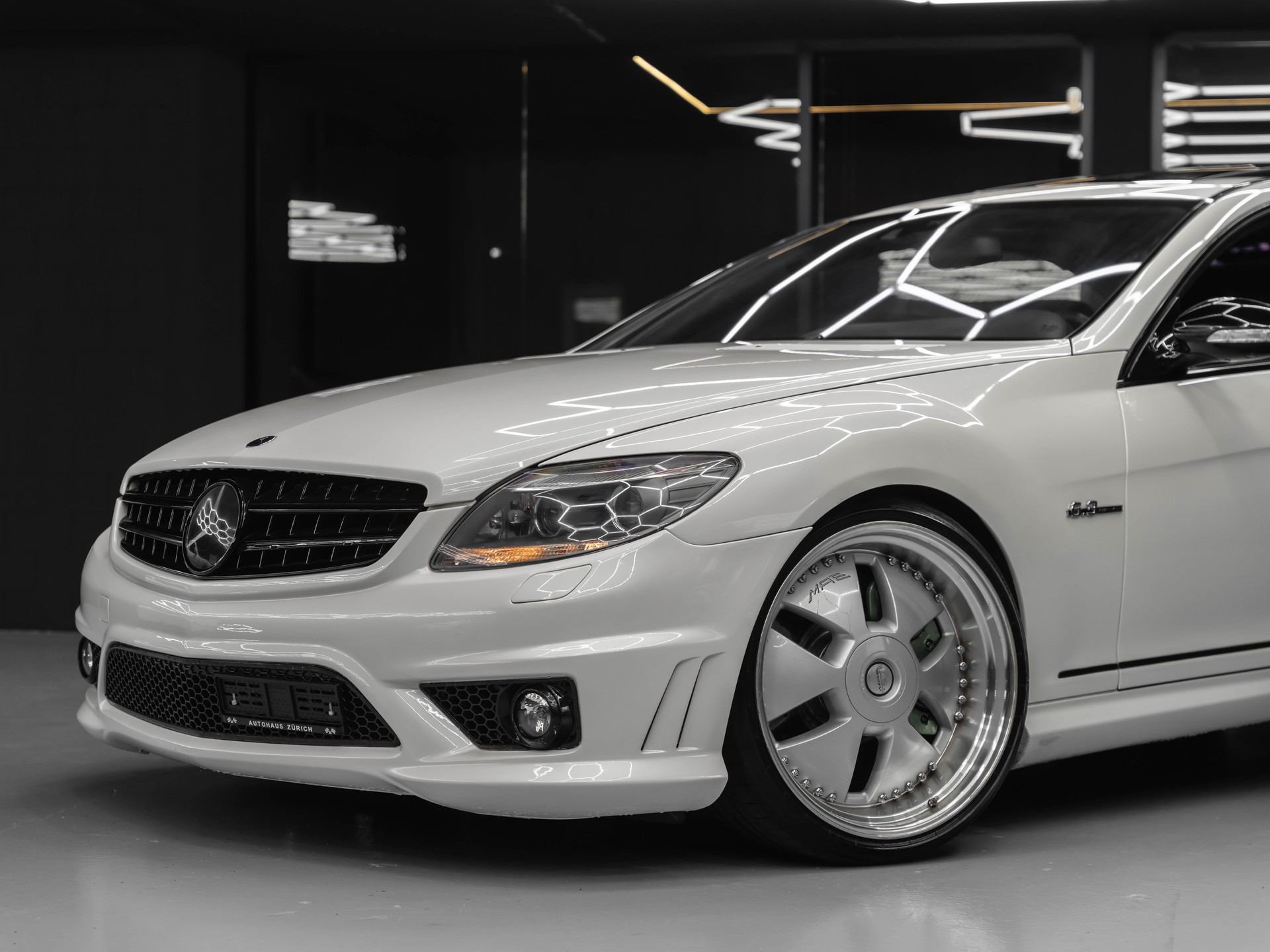 MERCEDES-BENZ CL 63 AMG 7G-Tronic-showroom-element-2