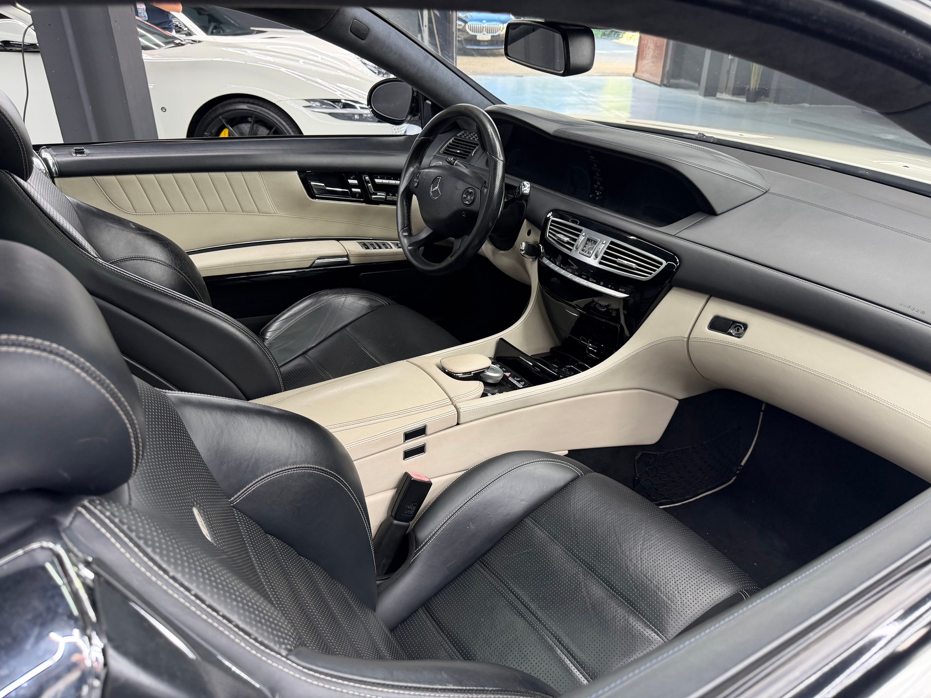 MERCEDES-BENZ CL 63 AMG 7G-Tronic-image-12