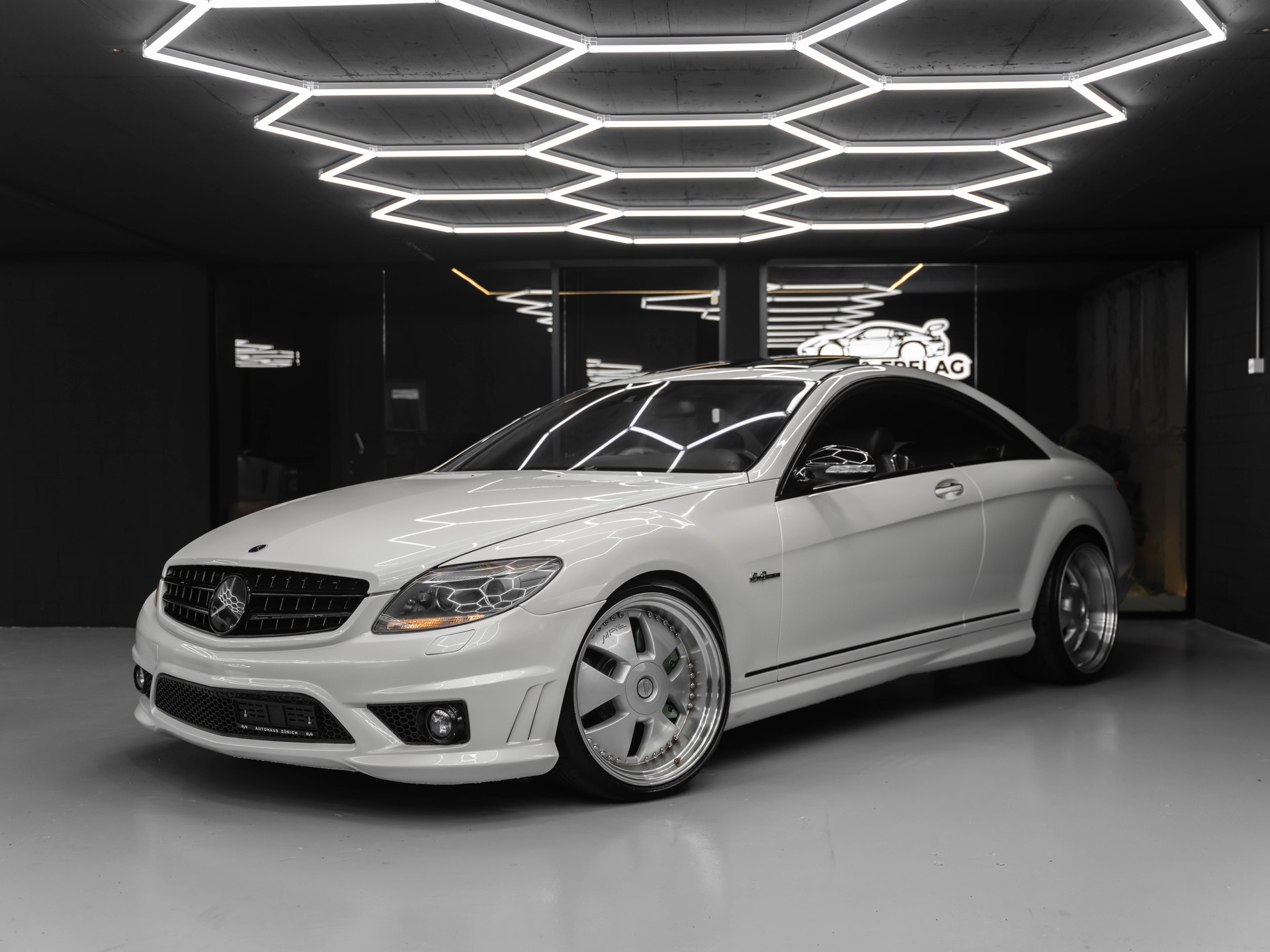 MERCEDES-BENZ CL 63 AMG 7G-Tronic-showroom-element-1