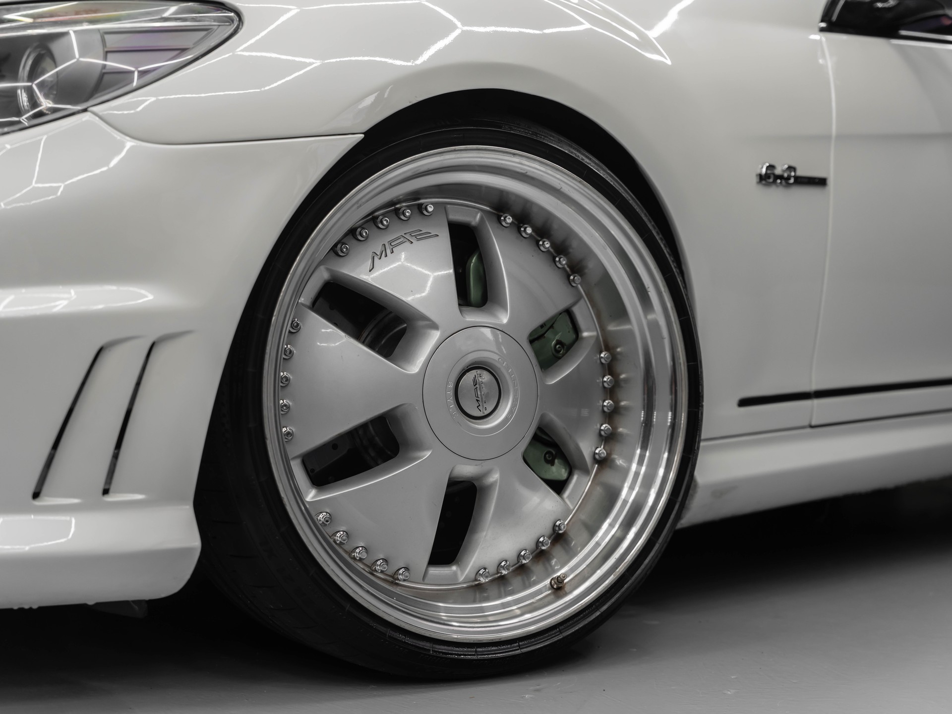 MERCEDES-BENZ CL 63 AMG 7G-Tronic-showroom-element-3