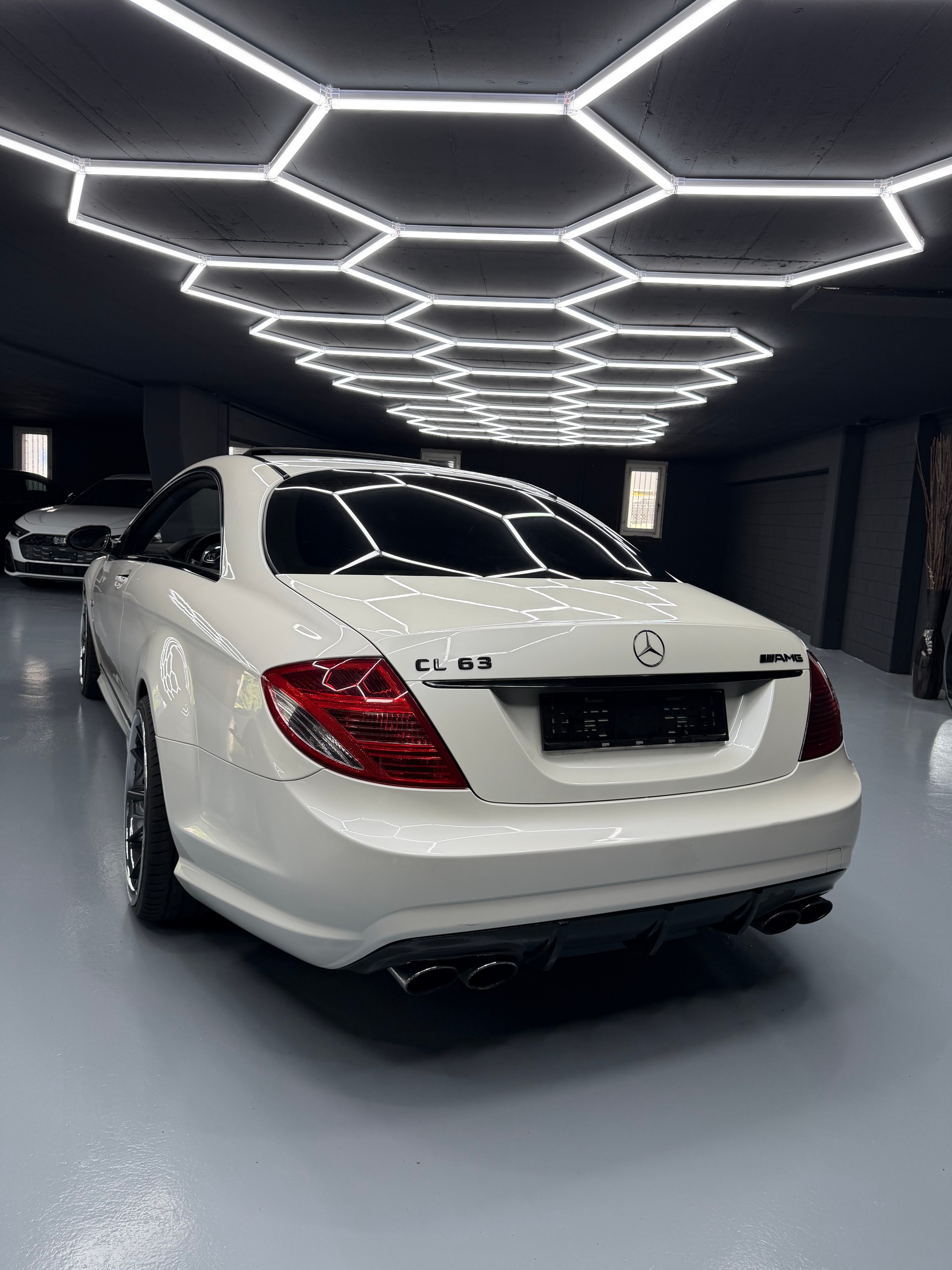 MERCEDES-BENZ CL 63 AMG 7G-Tronic-image-4
