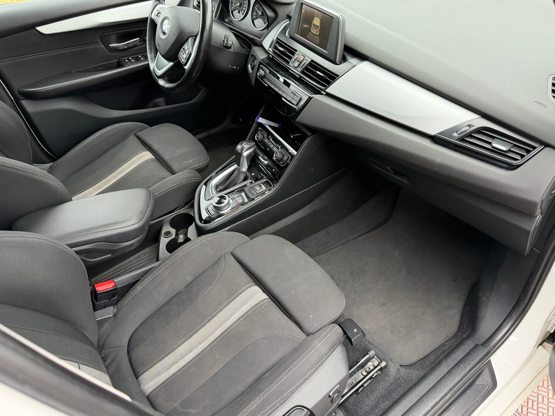BMW 218d Active Tourer Sport Line Steptronic-image-6