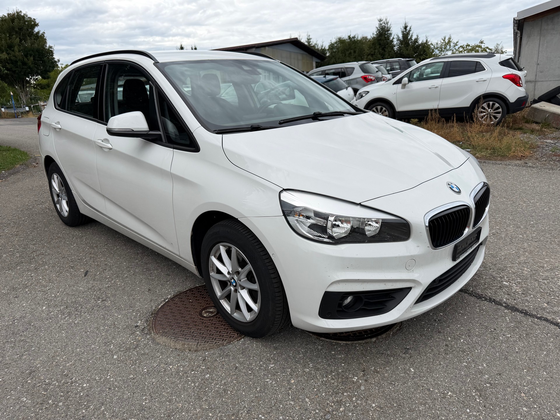 BMW 218d Active Tourer Sport Line Steptronic-image-2