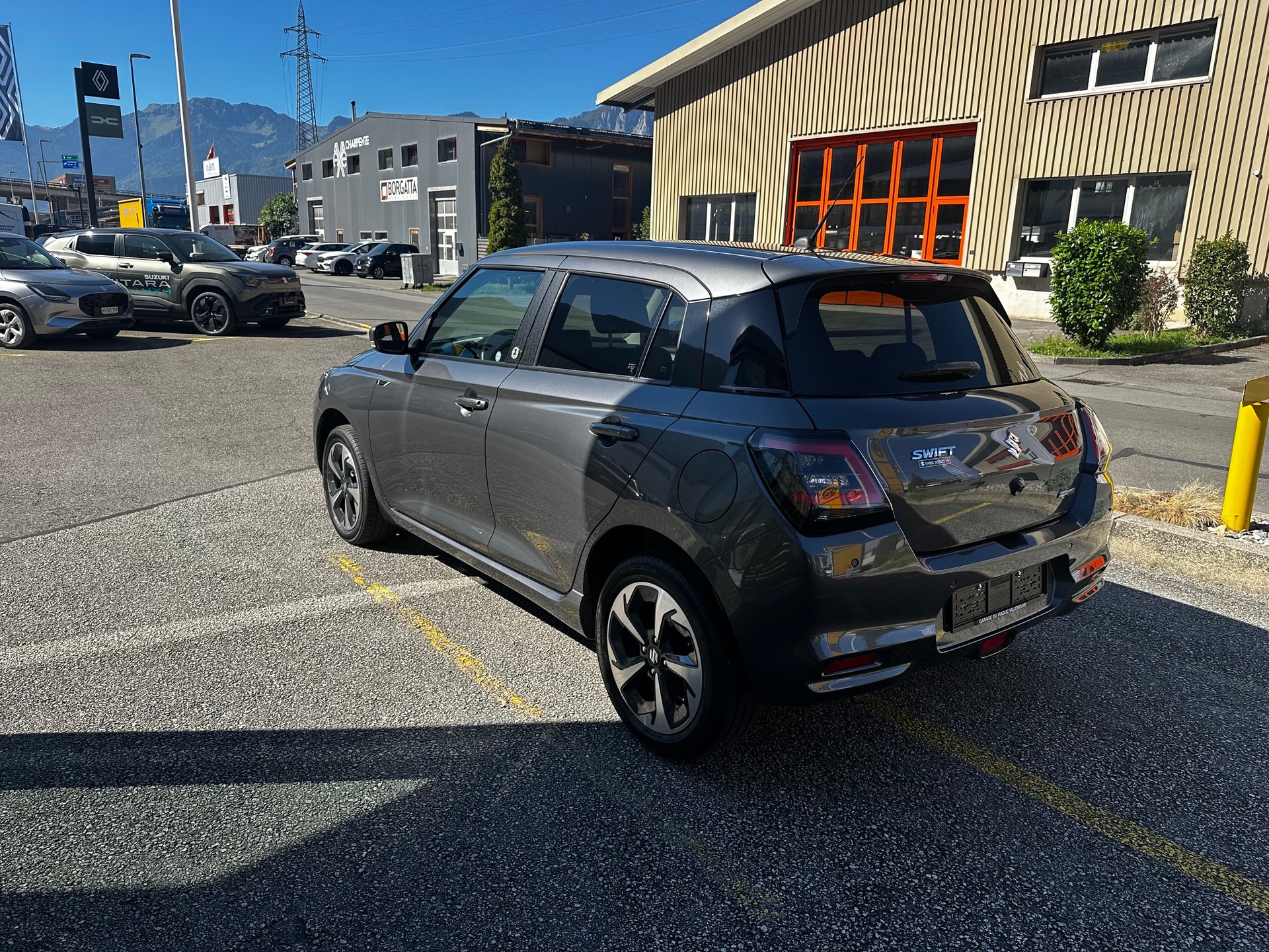 SUZUKI Swift 1.2 1st Edition Top Hybrid 4x4-image-3