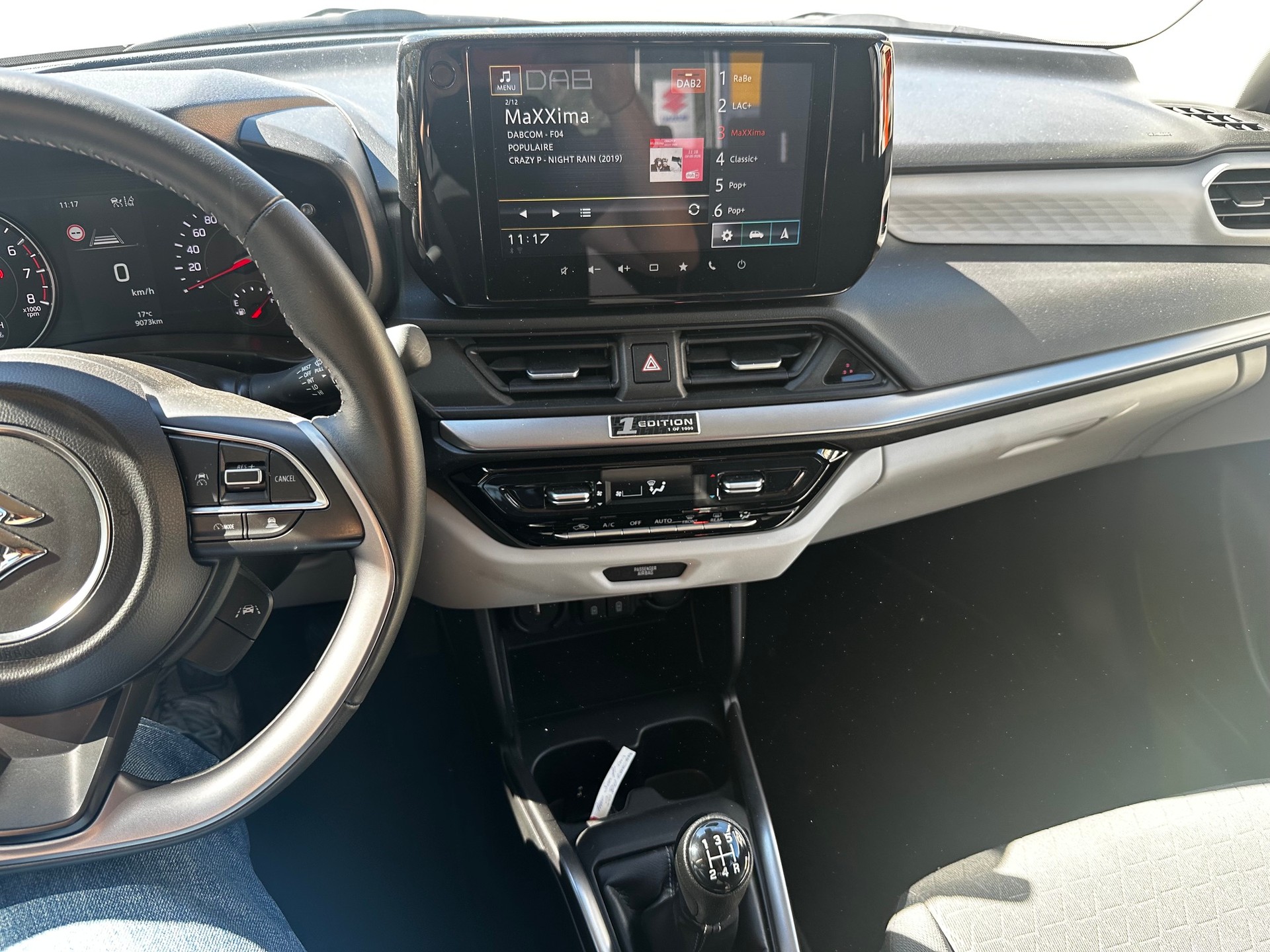 SUZUKI Swift 1.2 1st Edition Top Hybrid 4x4-image-5