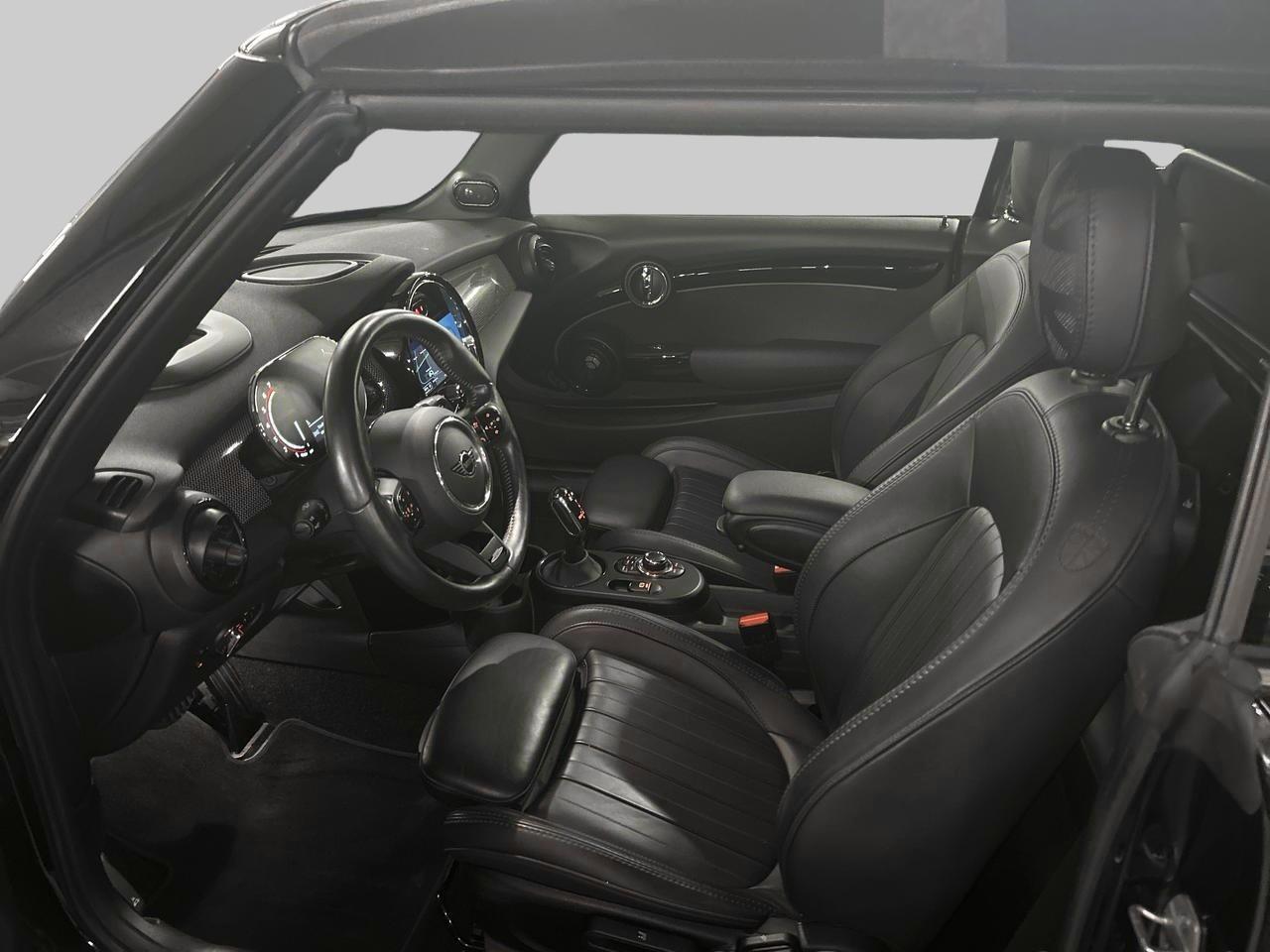 MINI Cabrio 2.0i John Cooper Works JCW-image-11
