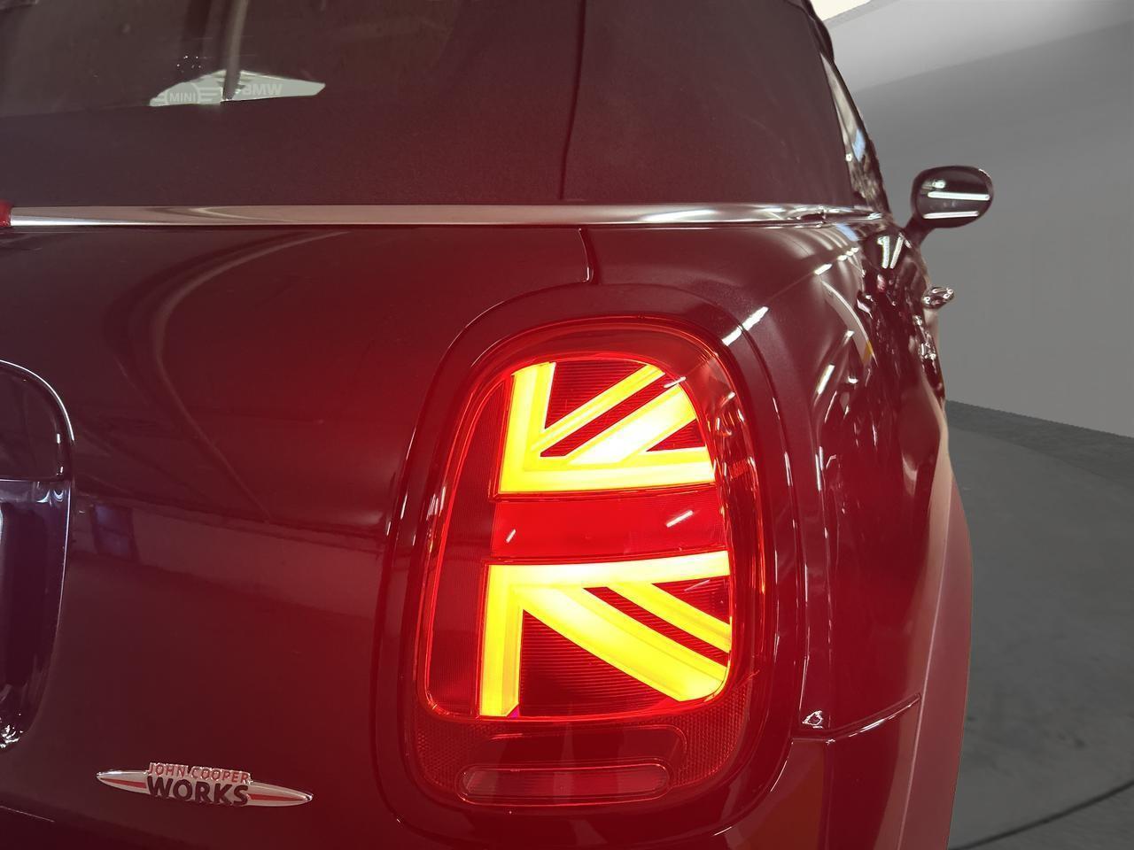 MINI Cabrio 2.0i John Cooper Works JCW-image-9