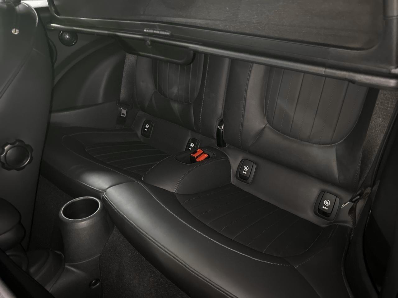 MINI Cabrio 2.0i John Cooper Works JCW-image-12