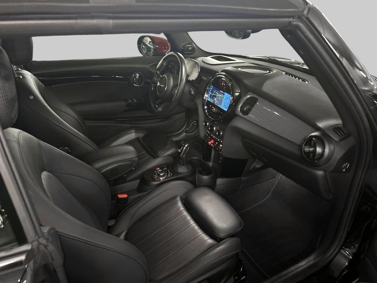 MINI Cabrio 2.0i John Cooper Works JCW-image-10