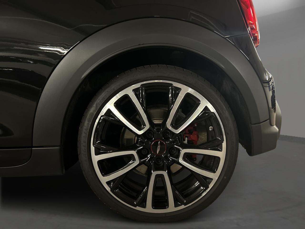 MINI Cabrio 2.0i John Cooper Works JCW-image-25