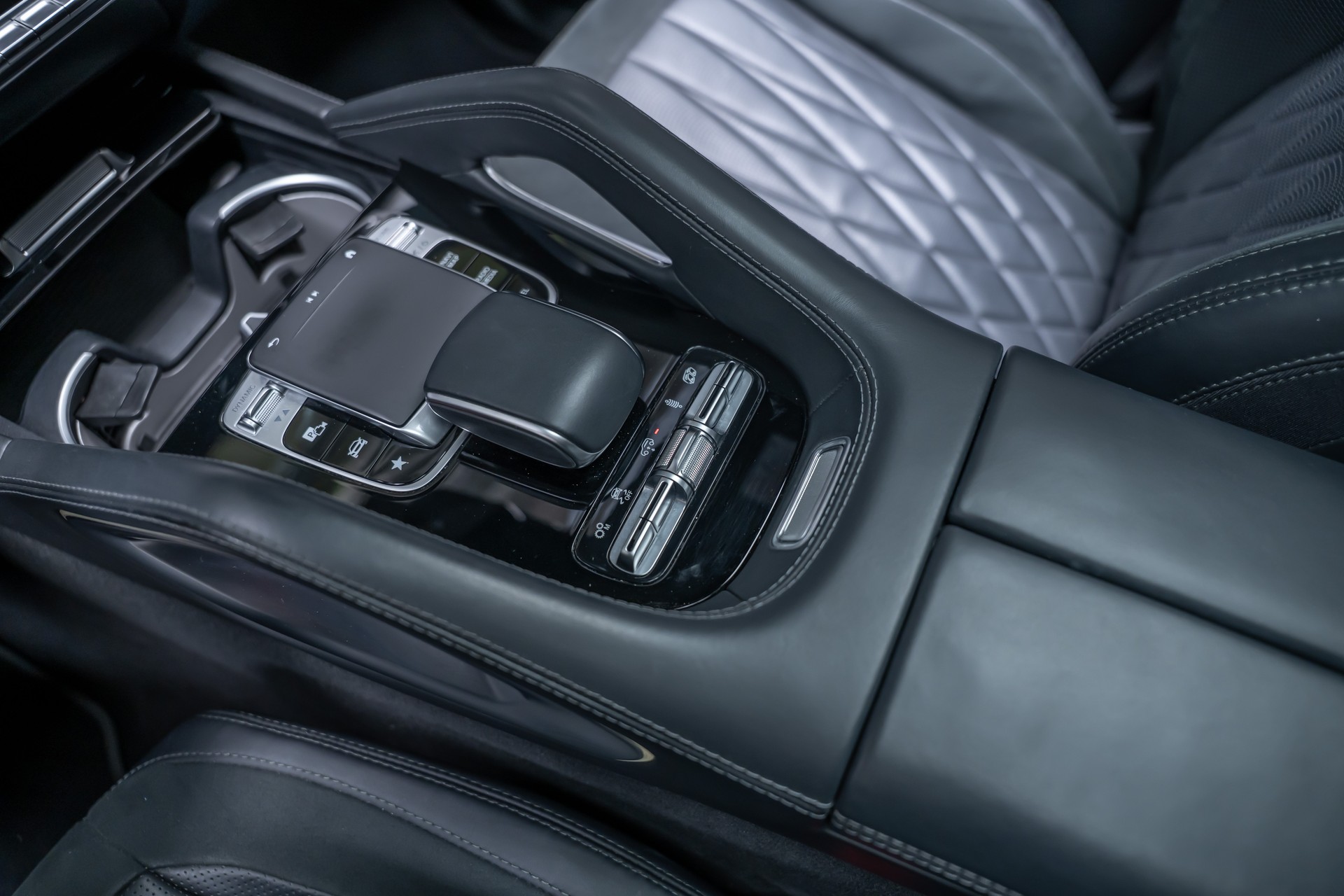 MERCEDES-BENZ GLE 53 AMG 4matic+ Coupé / Panorama-Glasdach / Burmester / HeadUp-image-40