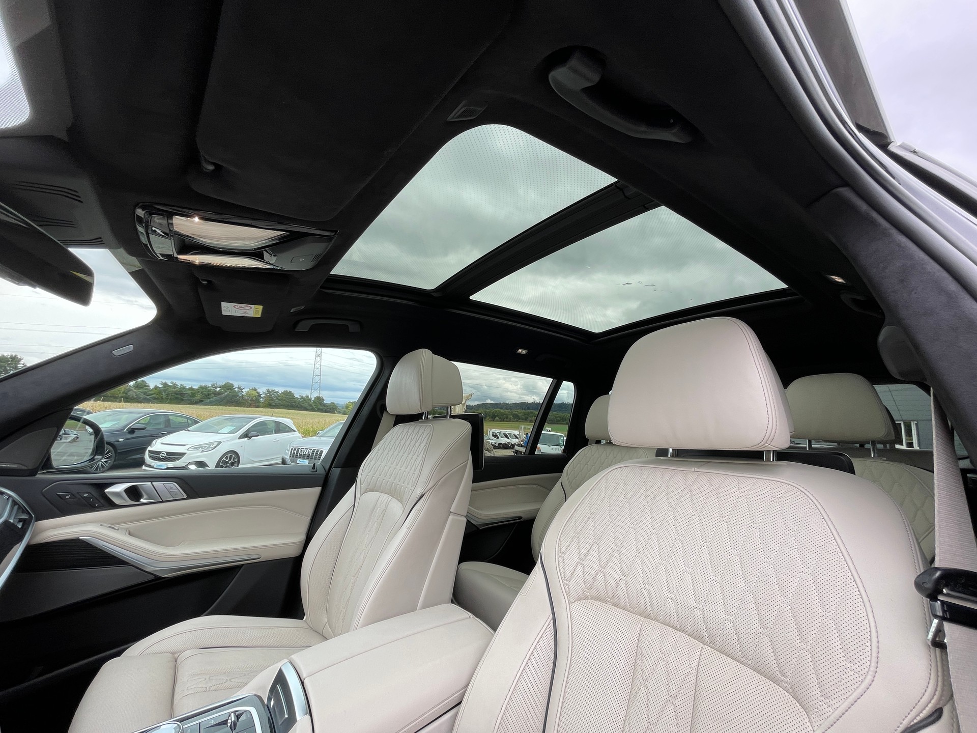 BMW X7 xDrive 30d Steptronic*First Class Paket*M Paket*6 Plätzer-image-12