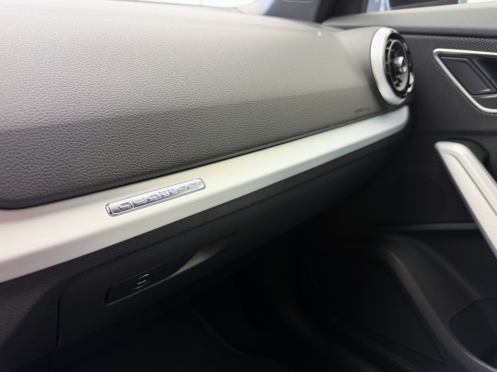 AUDI SQ2 TFSI quattro S-tronic-image-18