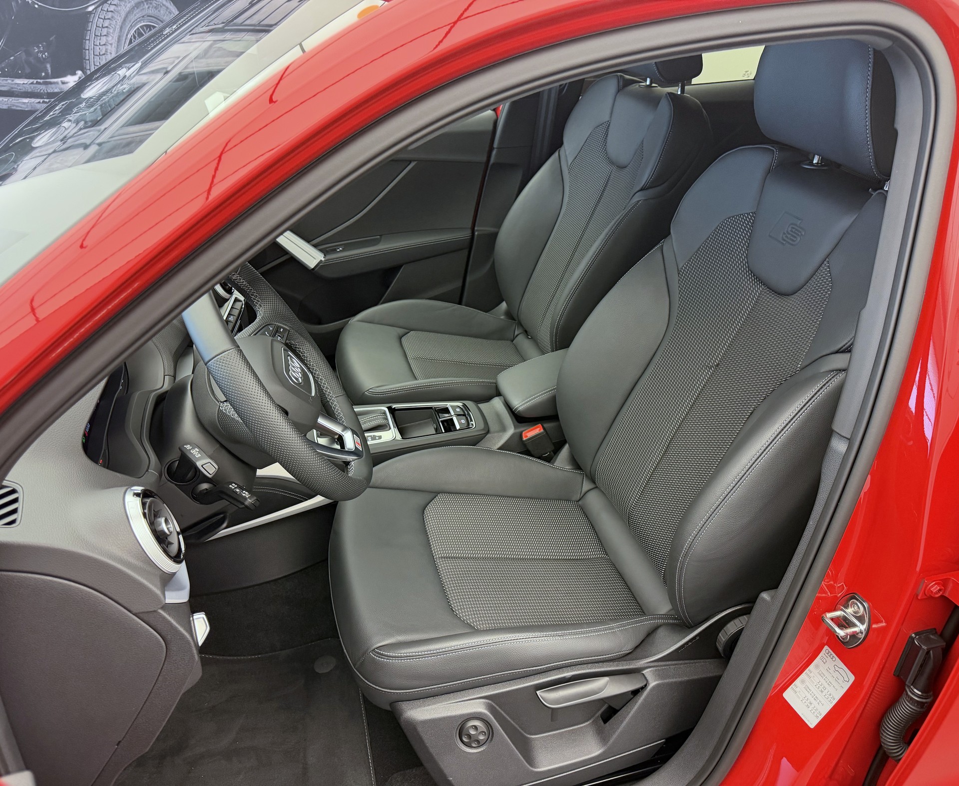 AUDI SQ2 TFSI quattro S-tronic-image-5