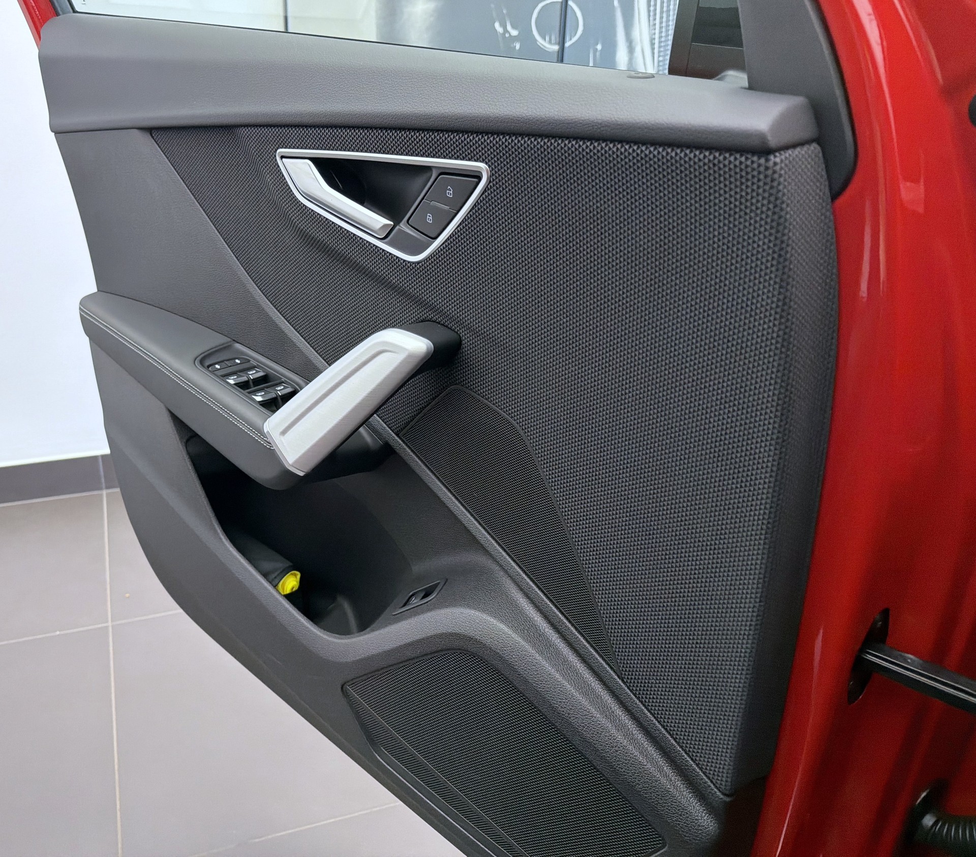 AUDI SQ2 TFSI quattro S-tronic-image-4