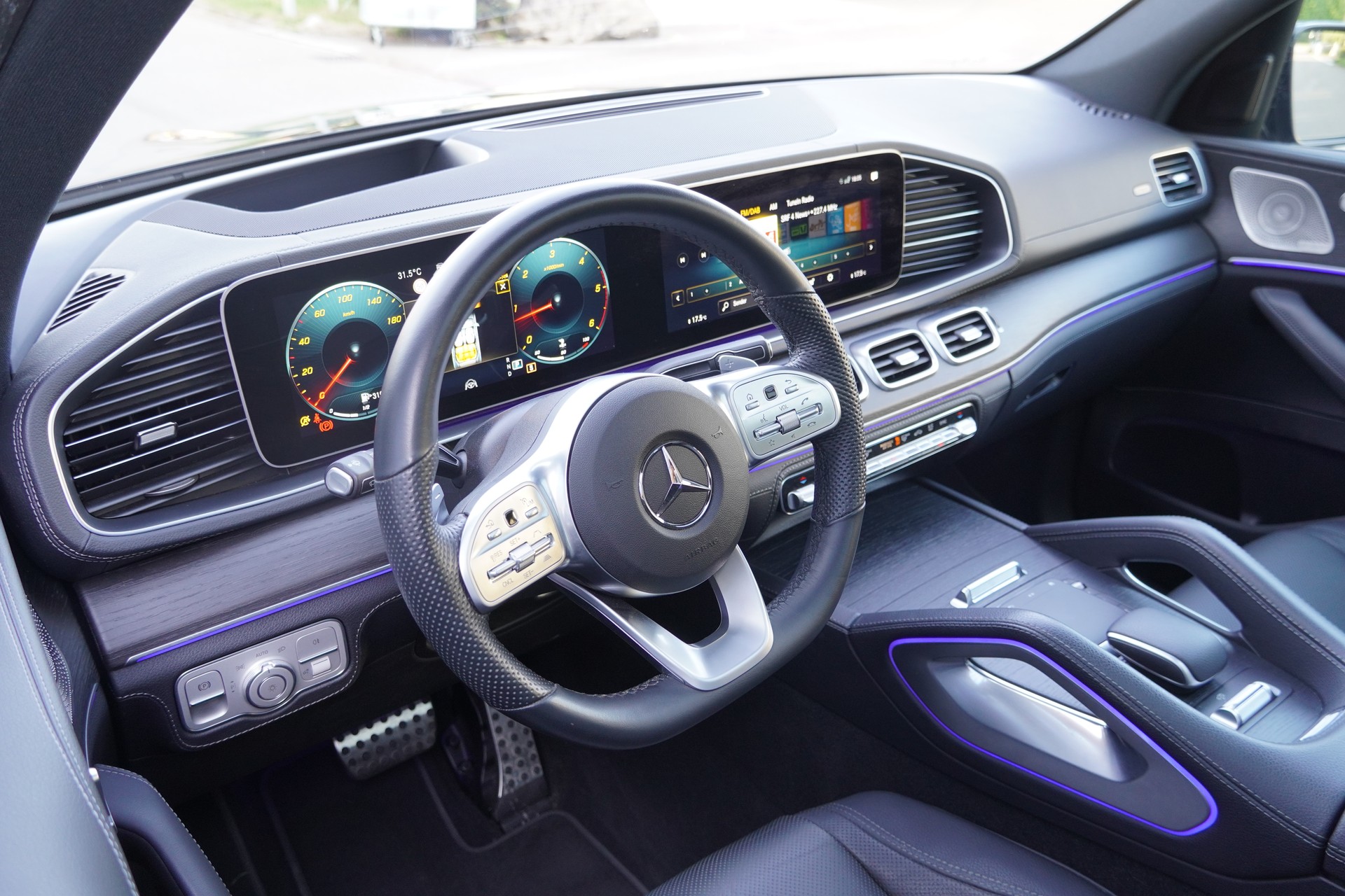 MERCEDES-BENZ GLE 400 d 4Matic AMG Line 9G-Tronic// CH Fahrzeug mit Gratis Service bis 100`000Km//-image-7
