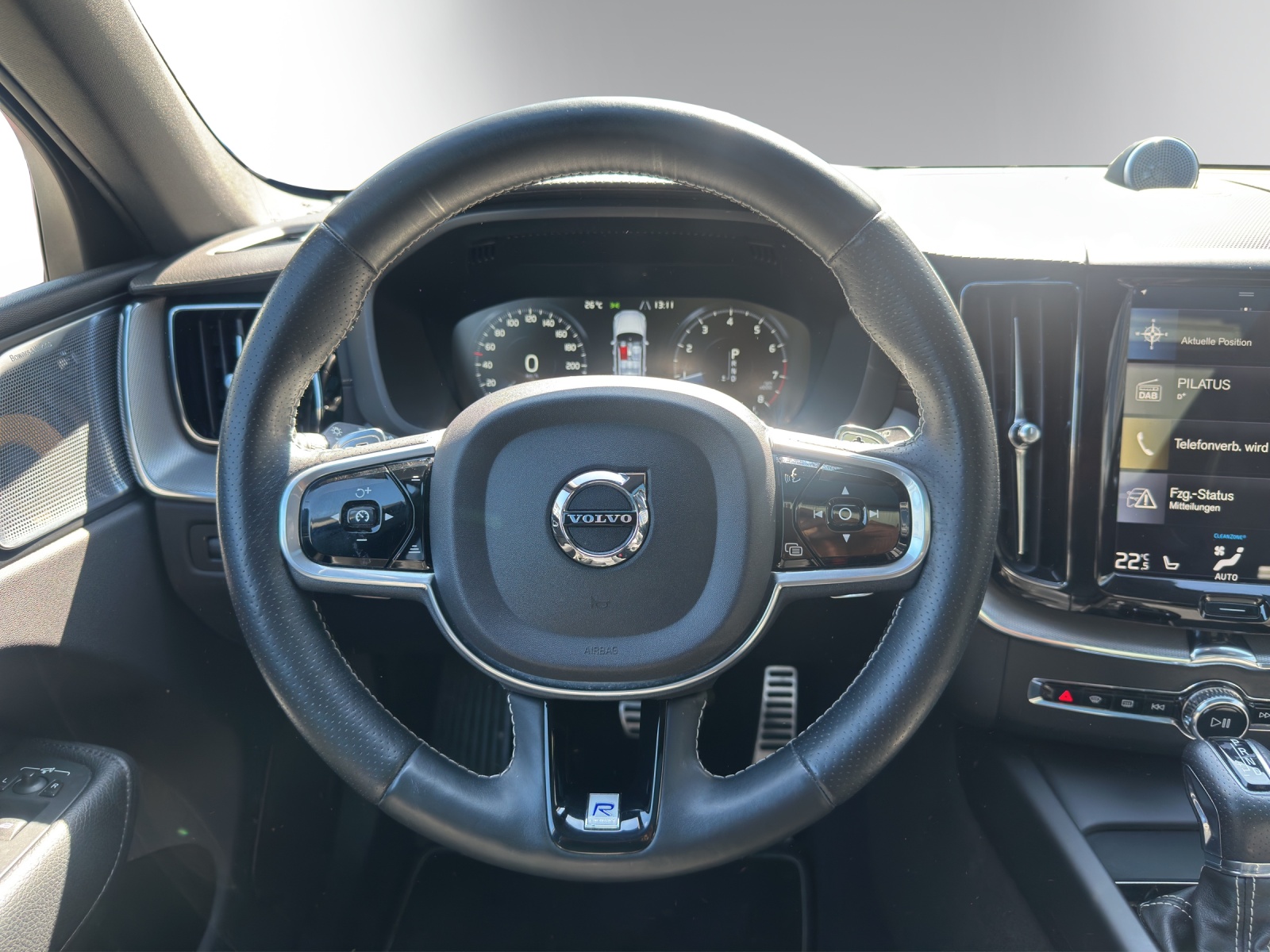 VOLVO XC60 T6 AWD R-Design | Head-Up Display | 360° Kamera | Panorama | Pilot Assist | Standheizung | Keyless | DAB+-image-14
