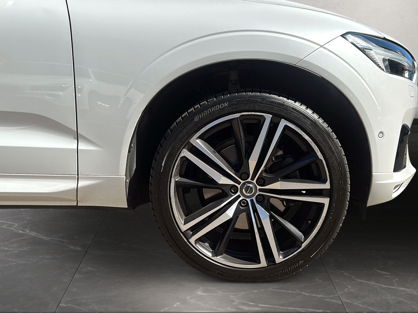 VOLVO XC60 T6 AWD R-Design | Head-Up Display | 360° Kamera | Panorama | Pilot Assist | Standheizung | Keyless | DAB+-image-8