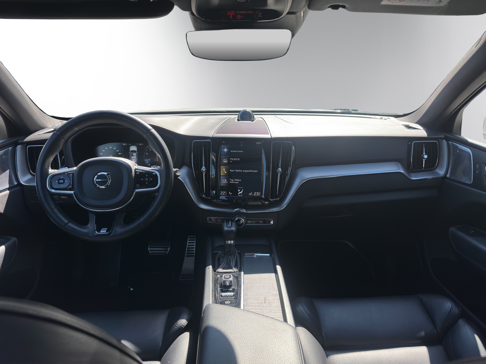 VOLVO XC60 T6 AWD R-Design | Head-Up Display | 360° Kamera | Panorama | Pilot Assist | Standheizung | Keyless | DAB+-image-13