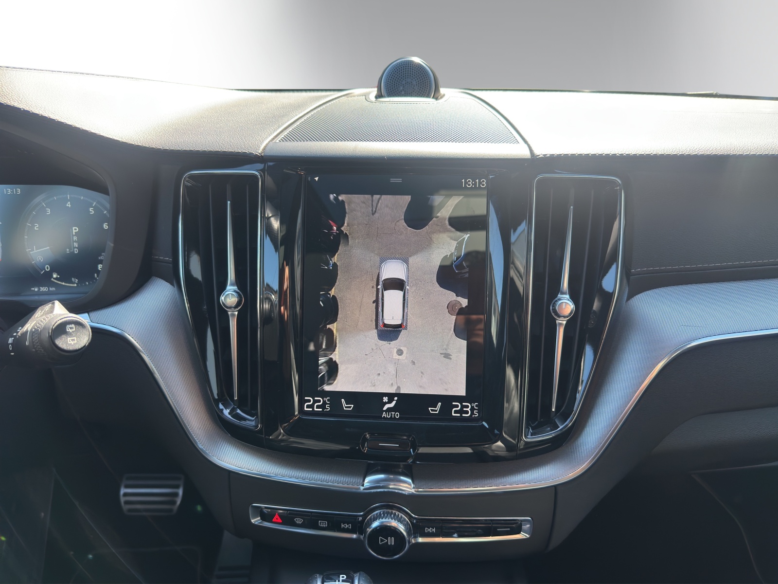 VOLVO XC60 T6 AWD R-Design | Head-Up Display | 360° Kamera | Panorama | Pilot Assist | Standheizung | Keyless | DAB+-image-15