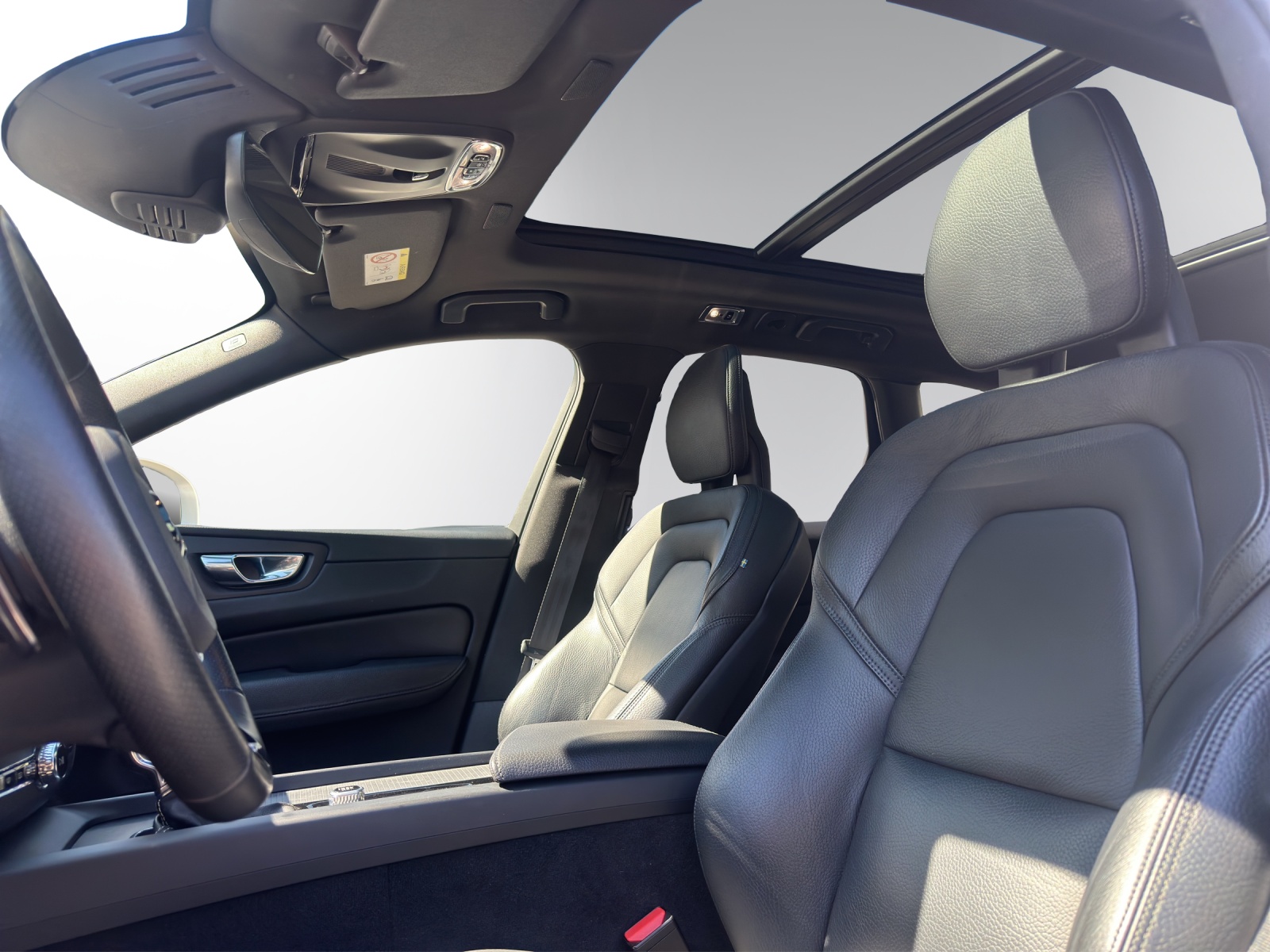 VOLVO XC60 T6 AWD R-Design | Head-Up Display | 360° Kamera | Panorama | Pilot Assist | Standheizung | Keyless | DAB+-image-12