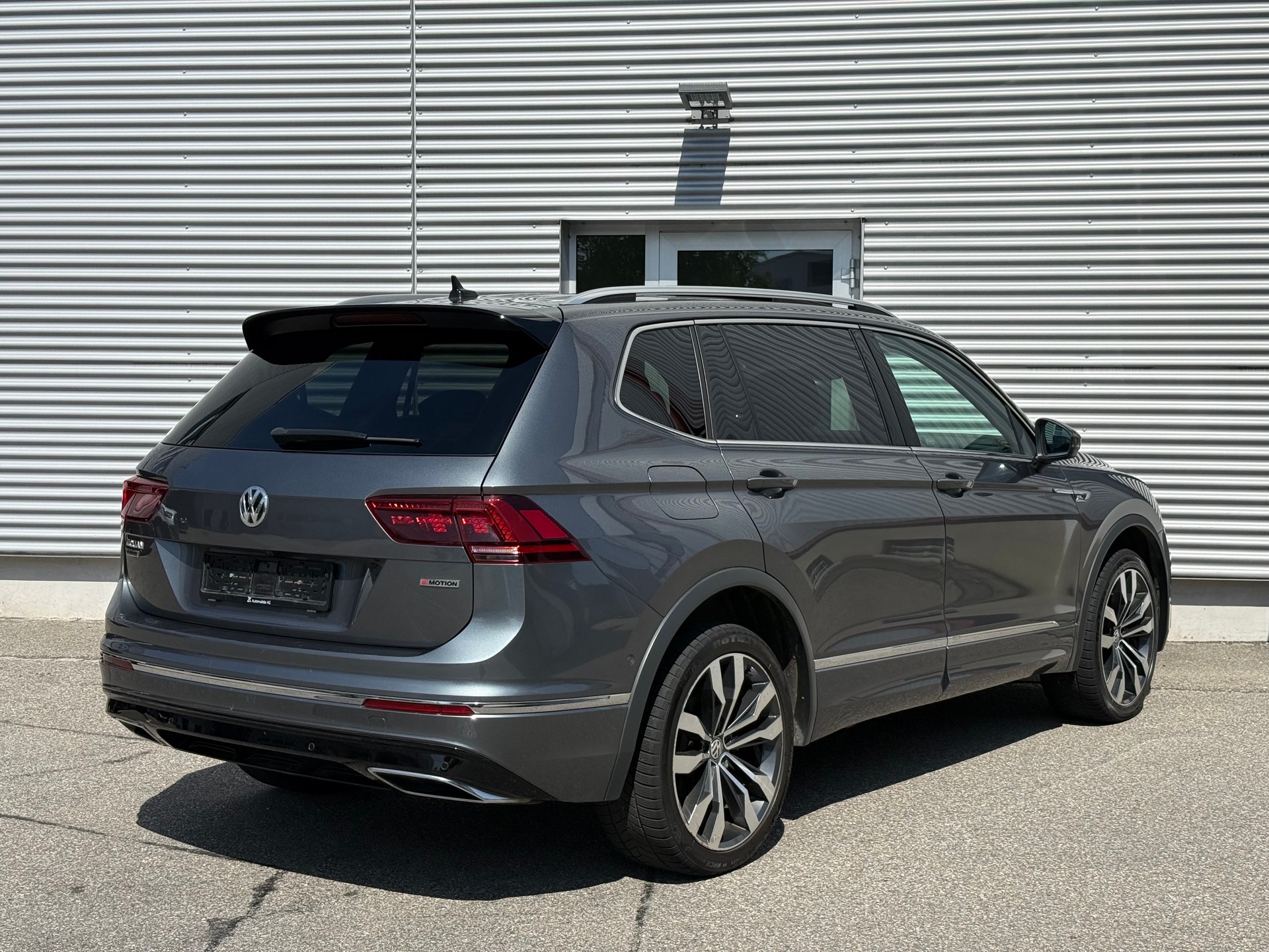 VW Tiguan Allspace 2.0TSI Highline 4Motion DSG-image-3