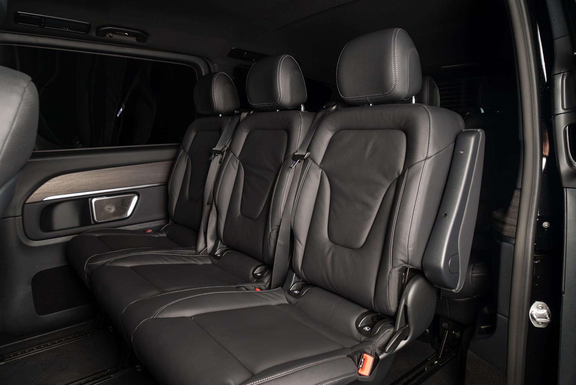 MERCEDES-BENZ V 300 d lang 4Matic Avantgarde 9G-Tronic-image-14