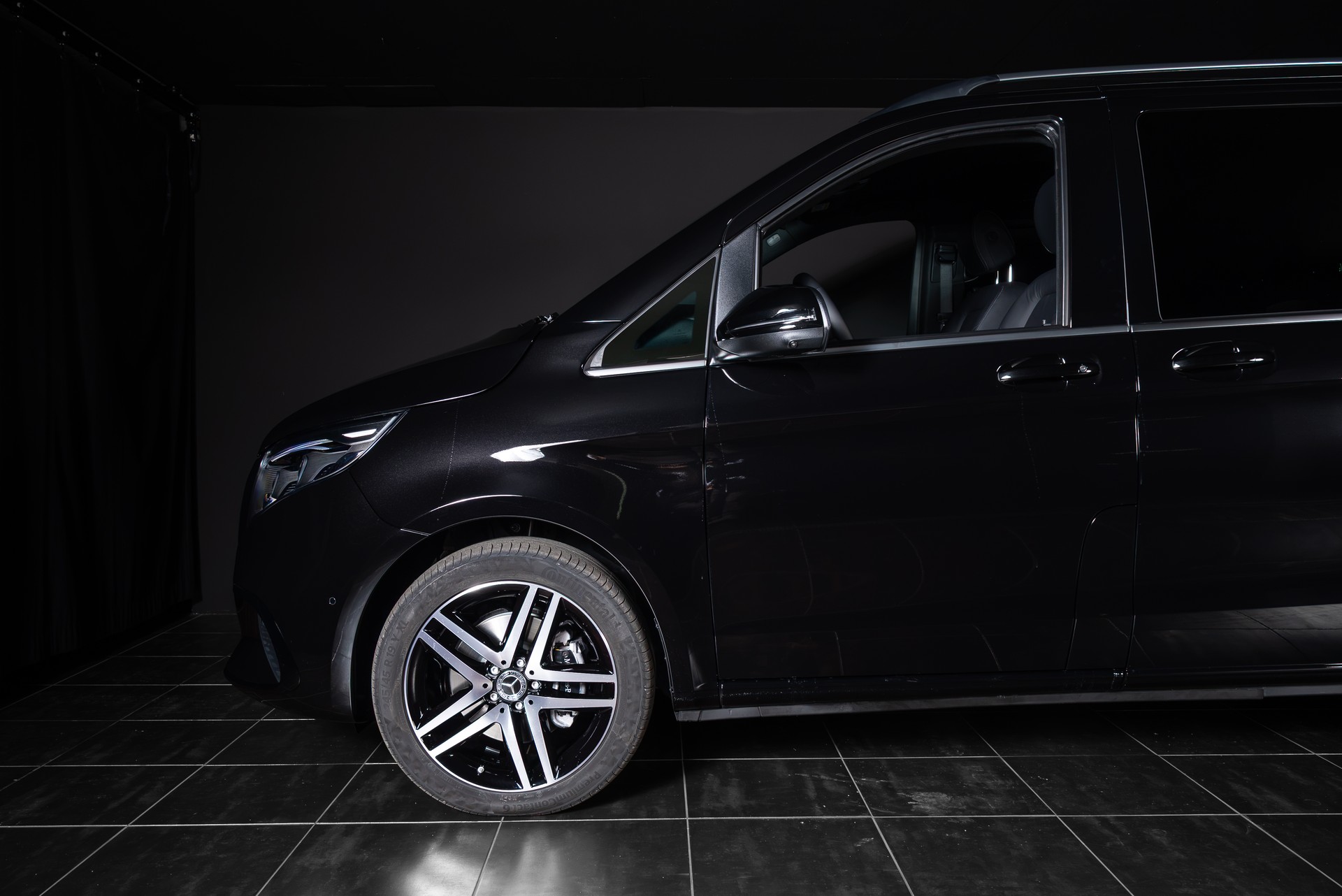 MERCEDES-BENZ V 300 d lang 4Matic Avantgarde 9G-Tronic-image-3
