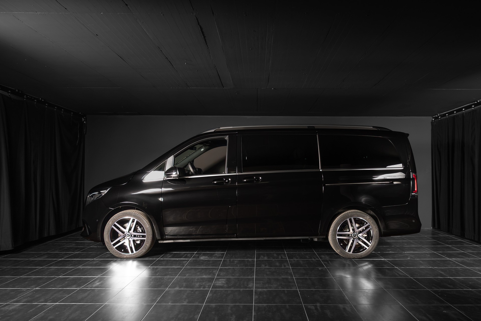 MERCEDES-BENZ V 300 d lang 4Matic Avantgarde 9G-Tronic-image-1