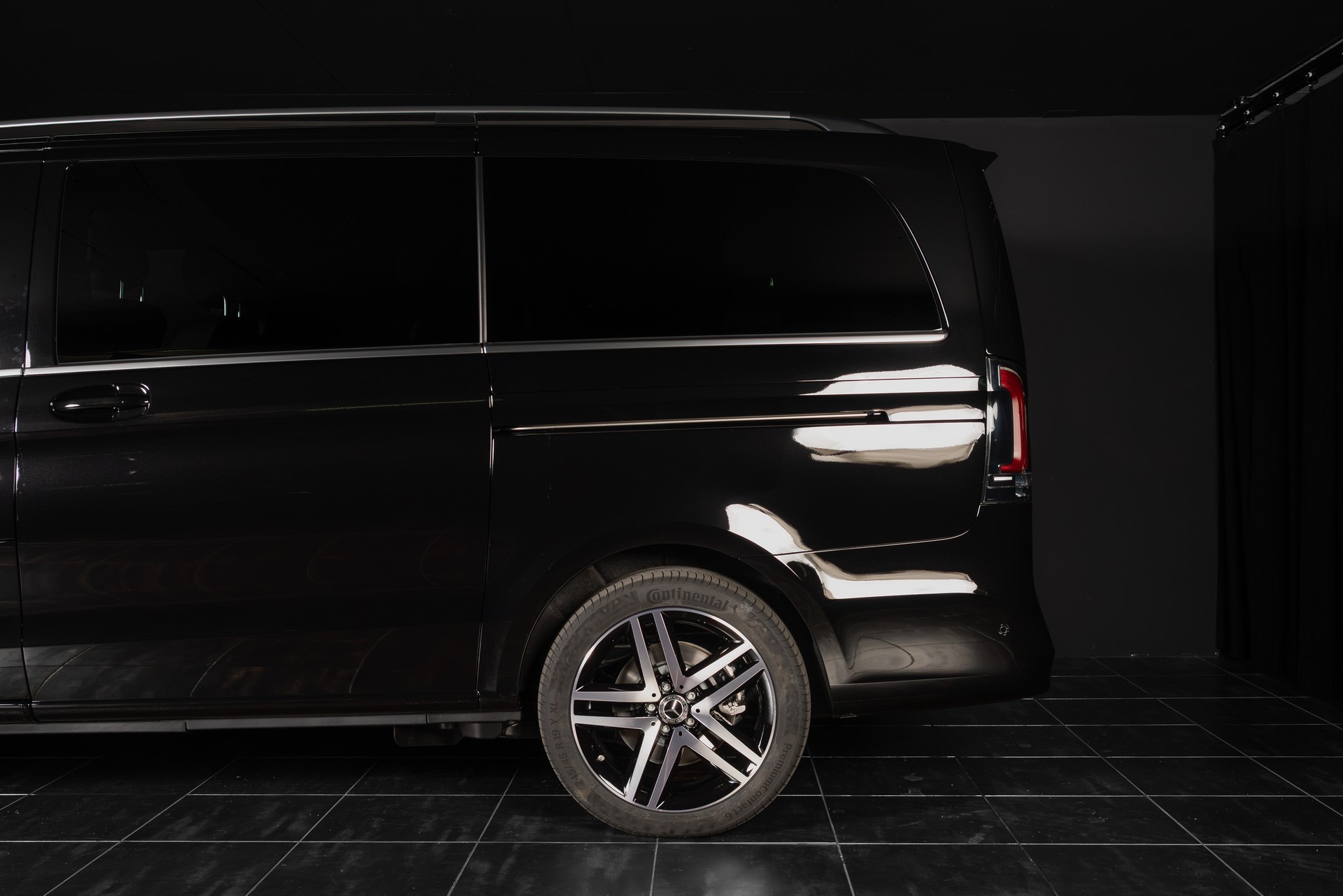 MERCEDES-BENZ V 300 d lang 4Matic Avantgarde 9G-Tronic-image-4