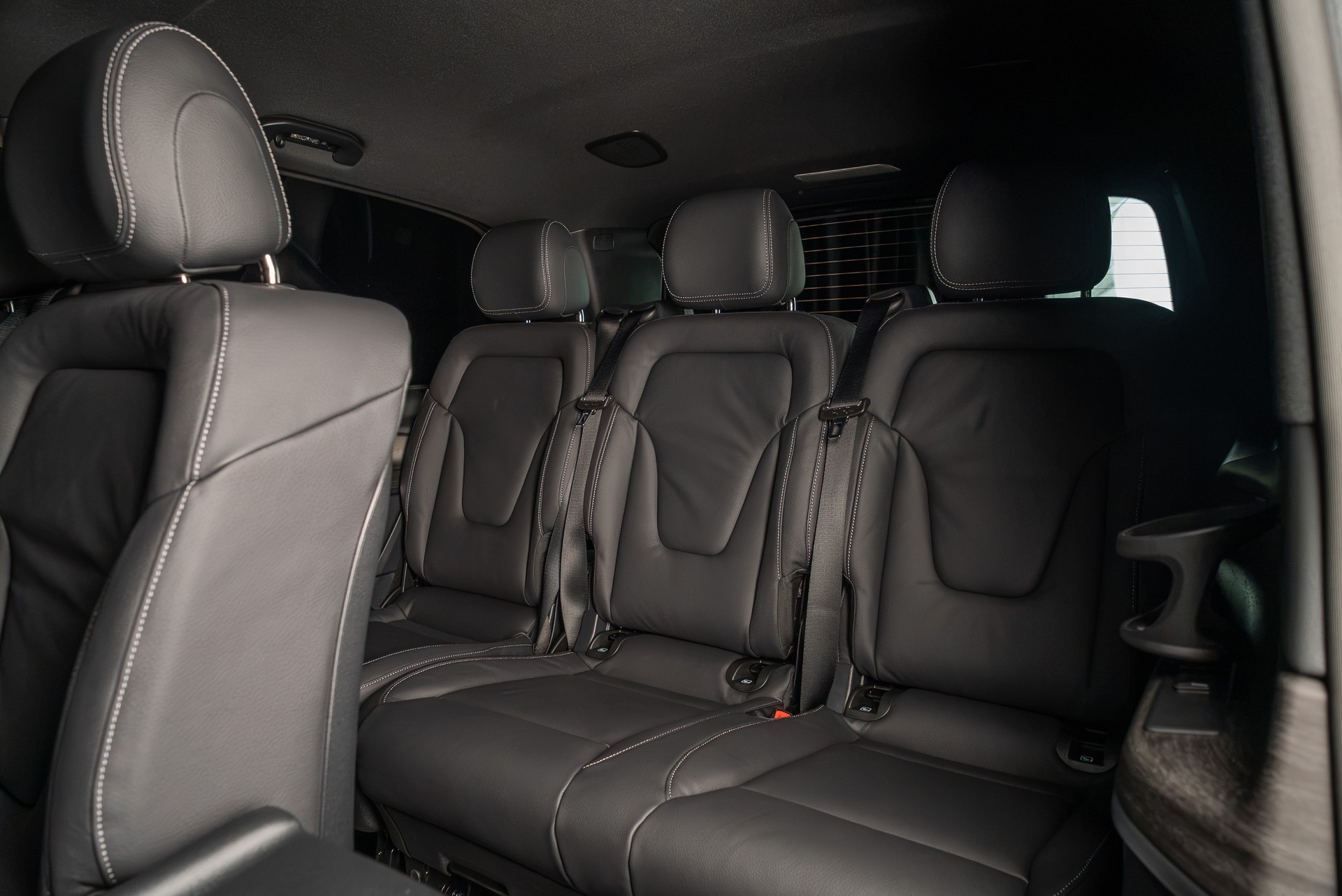 MERCEDES-BENZ V 300 d lang 4Matic Avantgarde 9G-Tronic-image-15