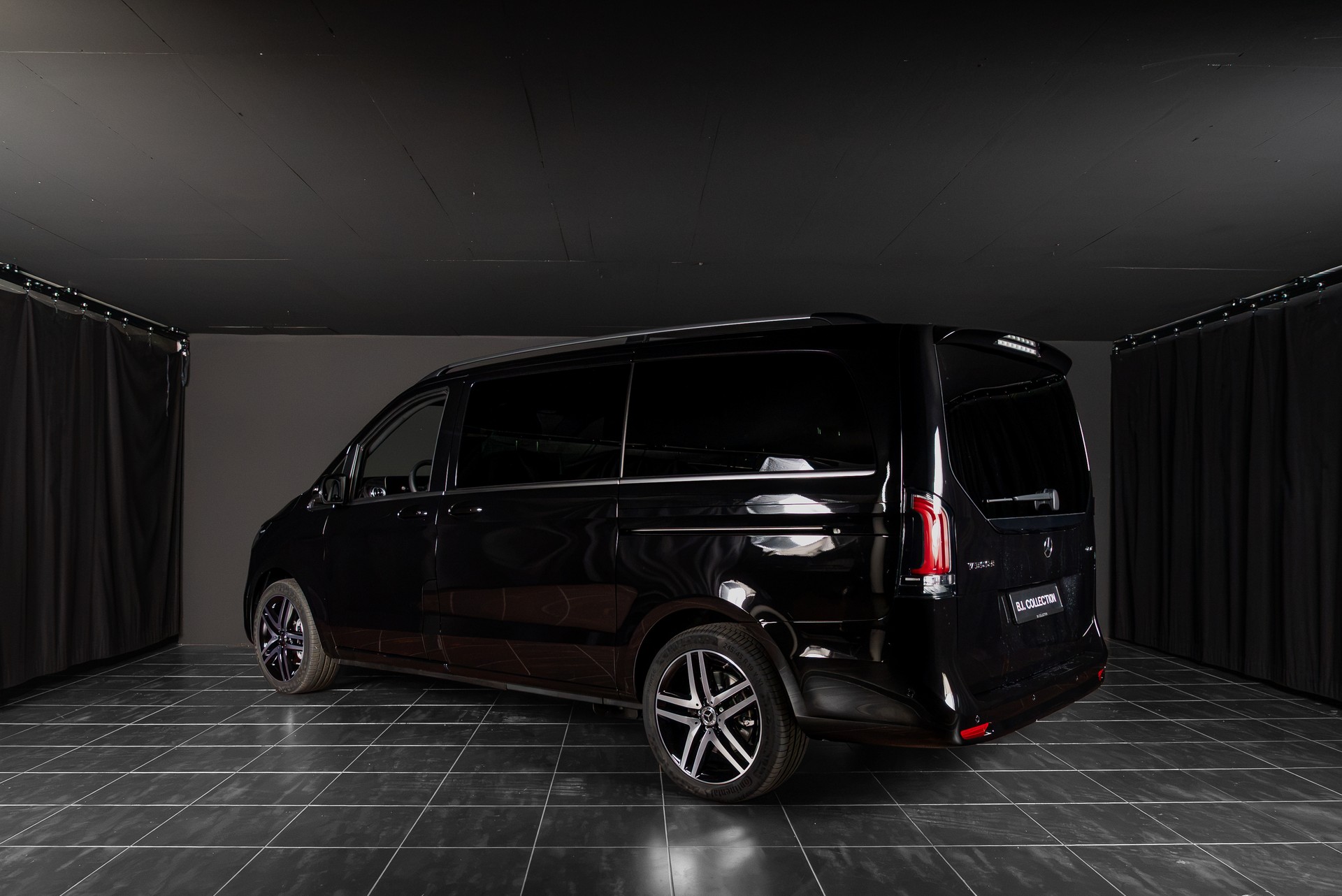 MERCEDES-BENZ V 300 d lang 4Matic Avantgarde 9G-Tronic-image-2