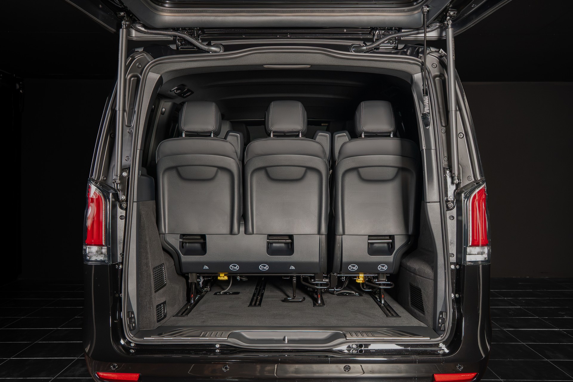 MERCEDES-BENZ V 300 d lang 4Matic Avantgarde 9G-Tronic-image-8