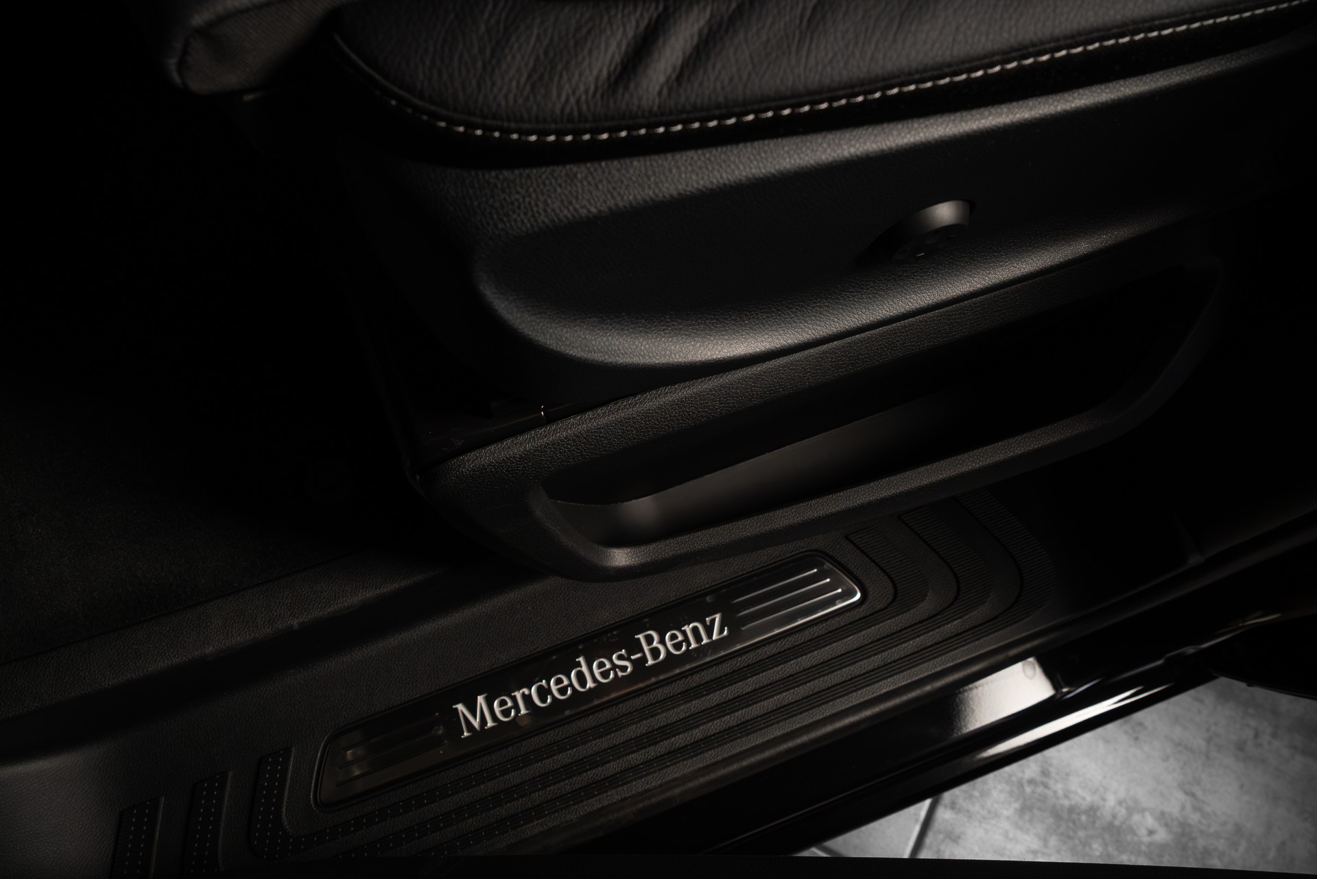 MERCEDES-BENZ V 300 d lang 4Matic Avantgarde 9G-Tronic-image-12