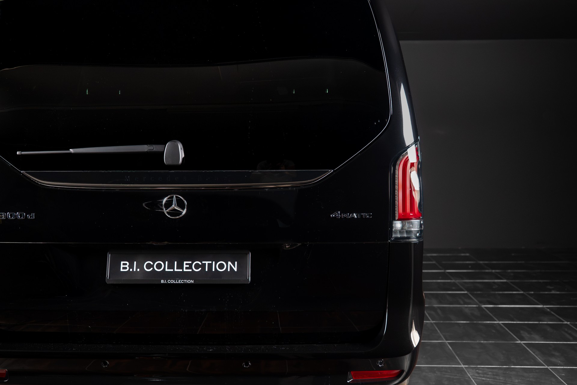 MERCEDES-BENZ V 300 d lang 4Matic Avantgarde 9G-Tronic-image-9