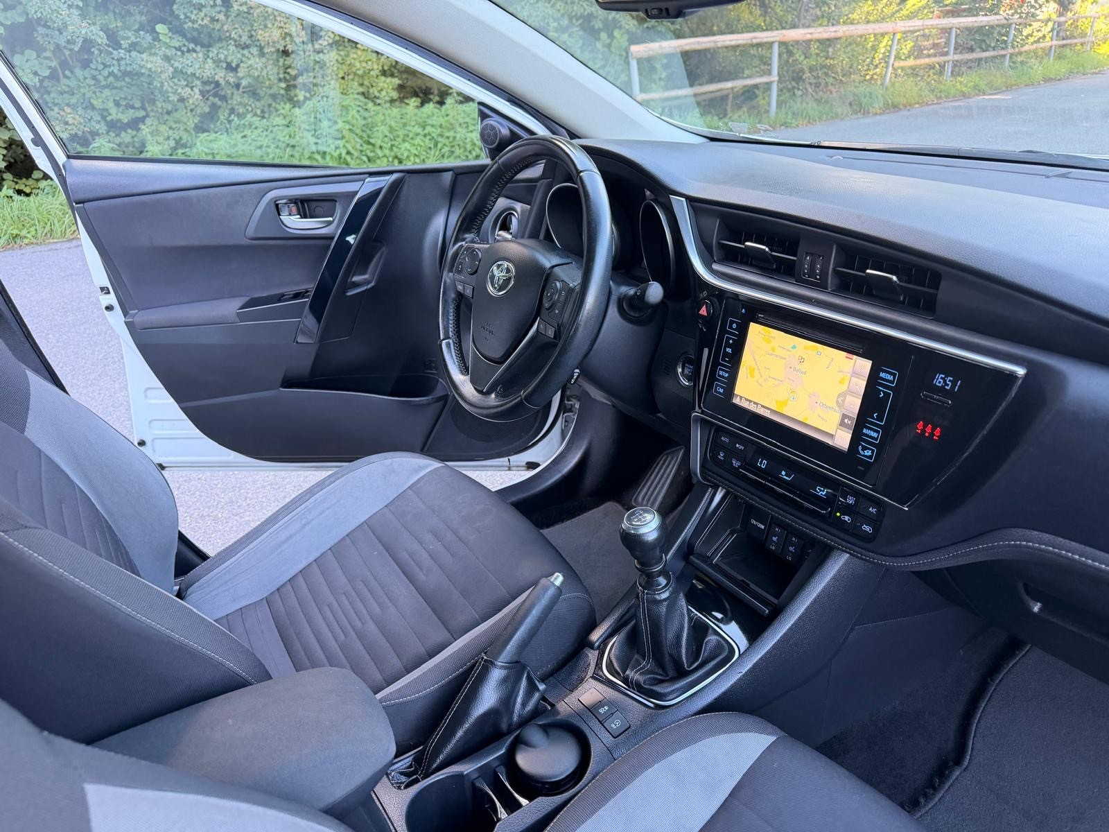 TOYOTA Auris Touring Sports 1.2 Turbo Comfort-image-13