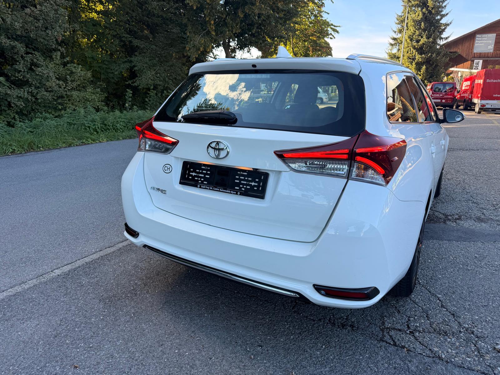 TOYOTA Auris Touring Sports 1.2 Turbo Comfort-image-2